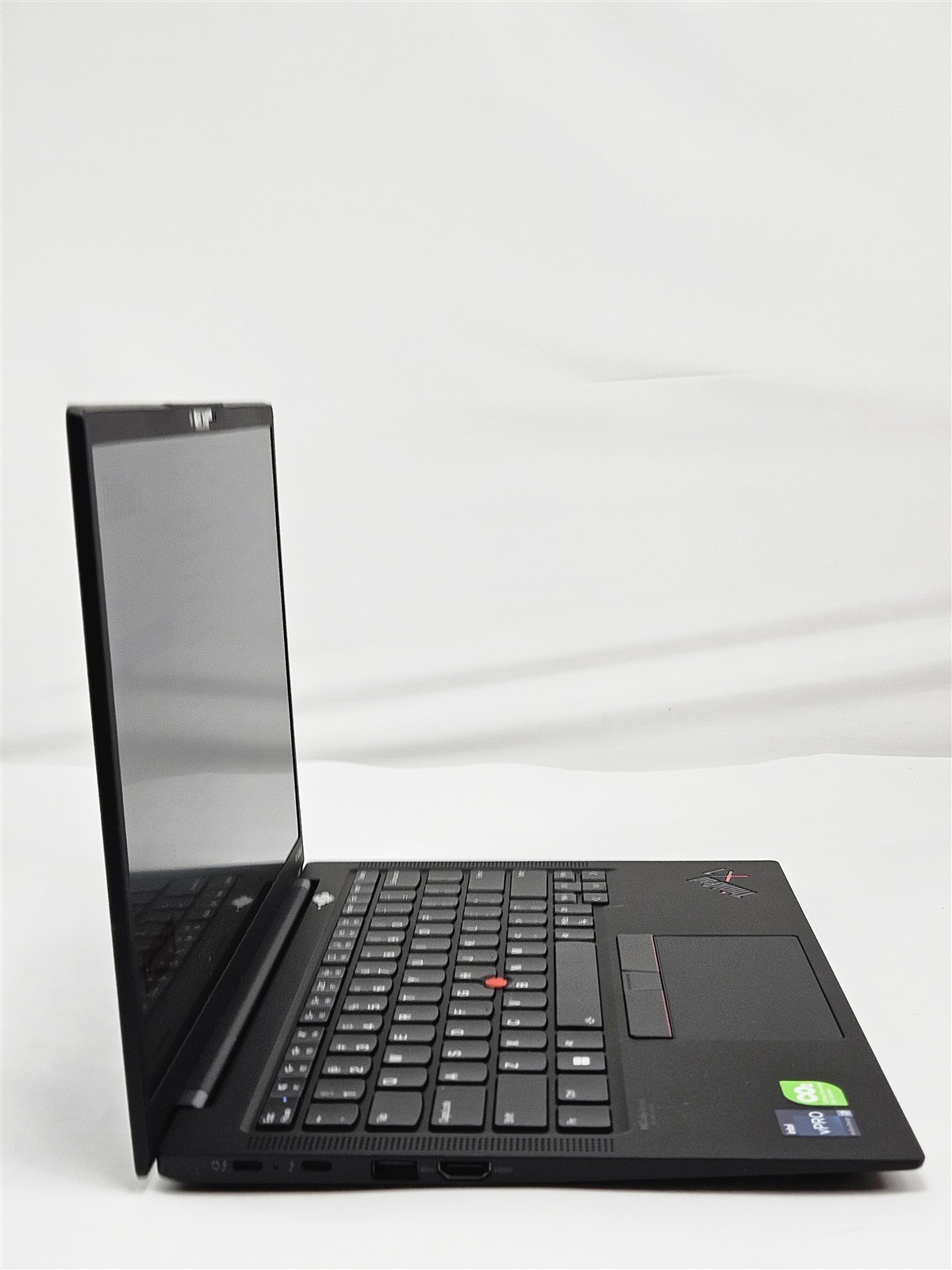 Lenovo 14″ ThinkPad X1 Carbon Gen 10 i7-1265U 16GB RAM 512GB SSD Black No OS