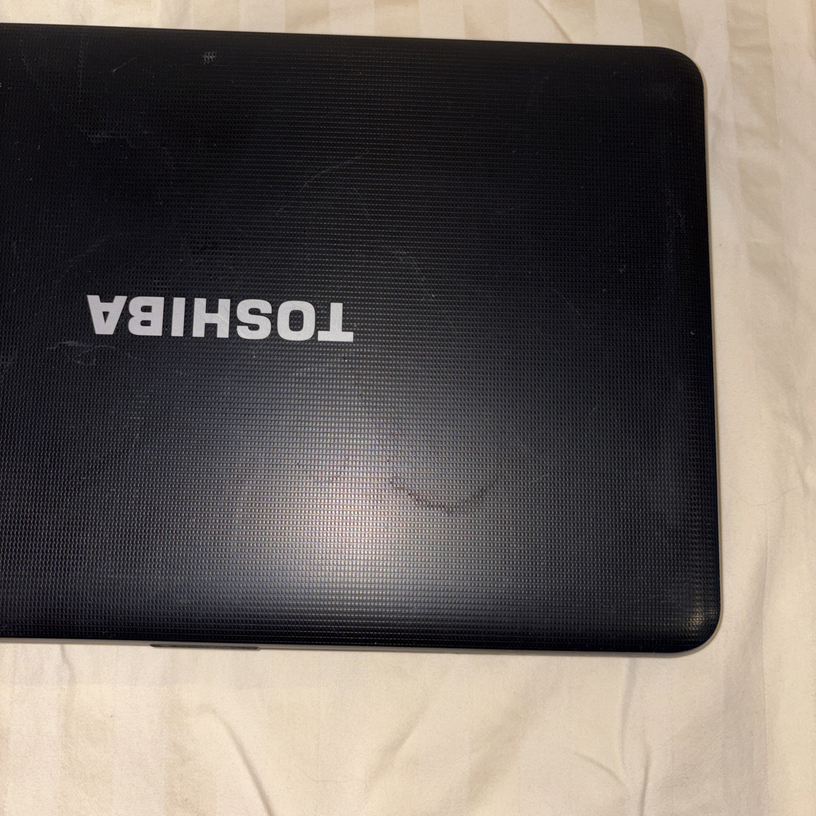 tosiba satellite c855-s5233 15.6″ Notebook – Celeron 1.70 Ghz, 16 GB, 240 GB