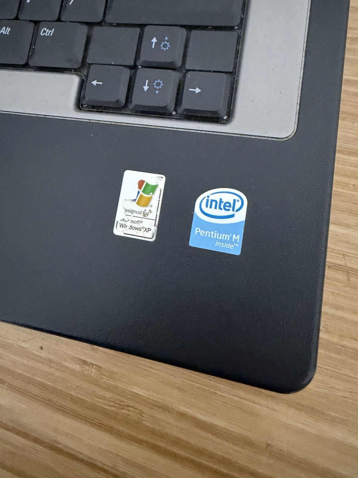 Dell Inspiron 1300 14.1″ Laptop Pentium M 1.8Ghz 1GB 300GB Windows XP Pro VTG