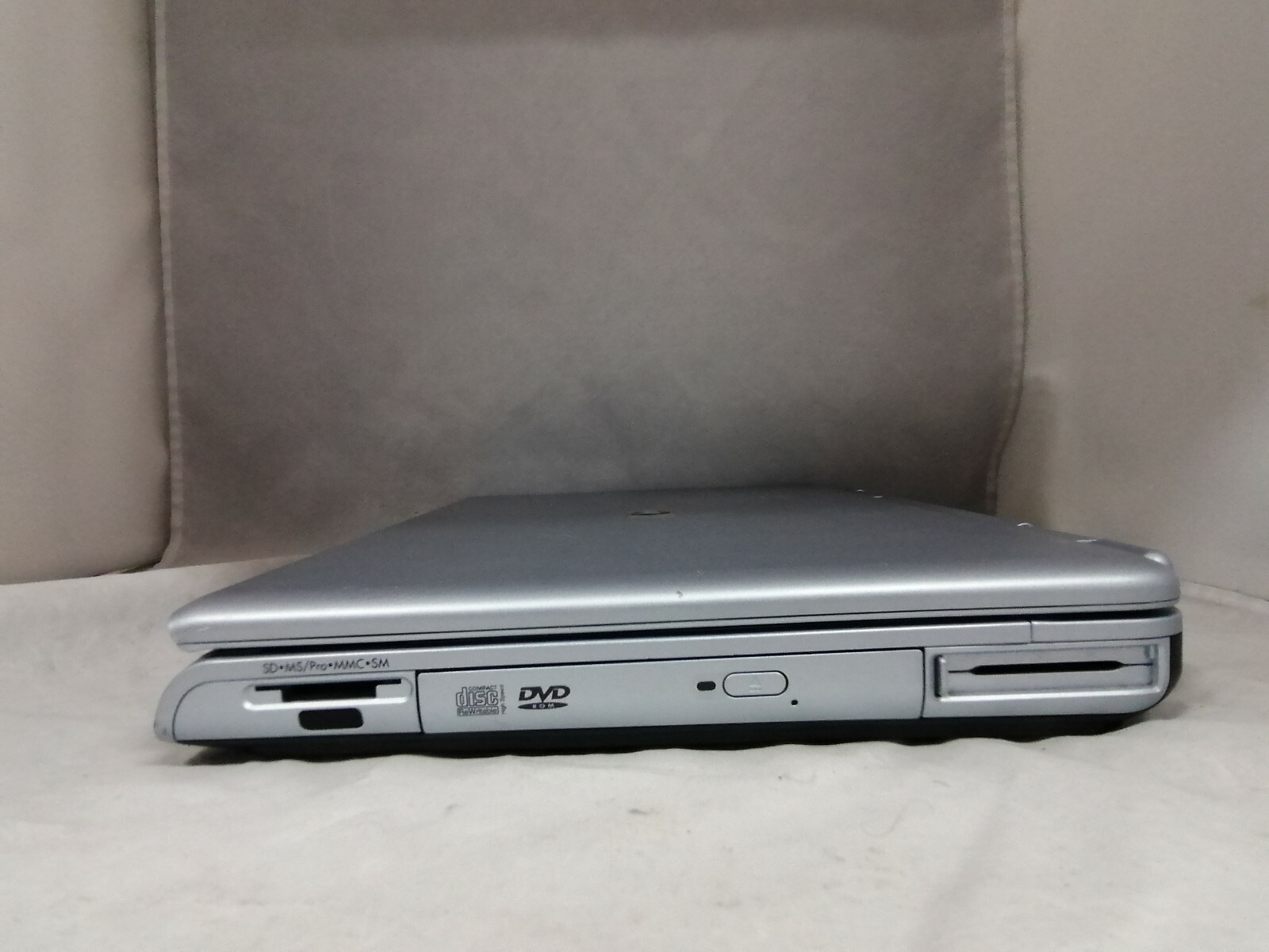 FOR PARTS 17.1″ HP Pavilion zd7058cl P4 2.8 512MB No Battery No Charger No HDD