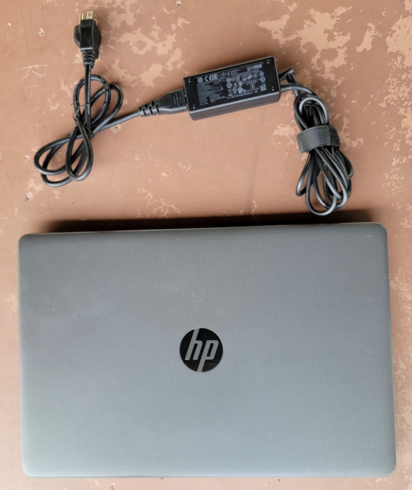 HP 255 G6 Notebook AMD R4 Radeon 8 GB Ram / 256 GB SSD OS Windows10 pro