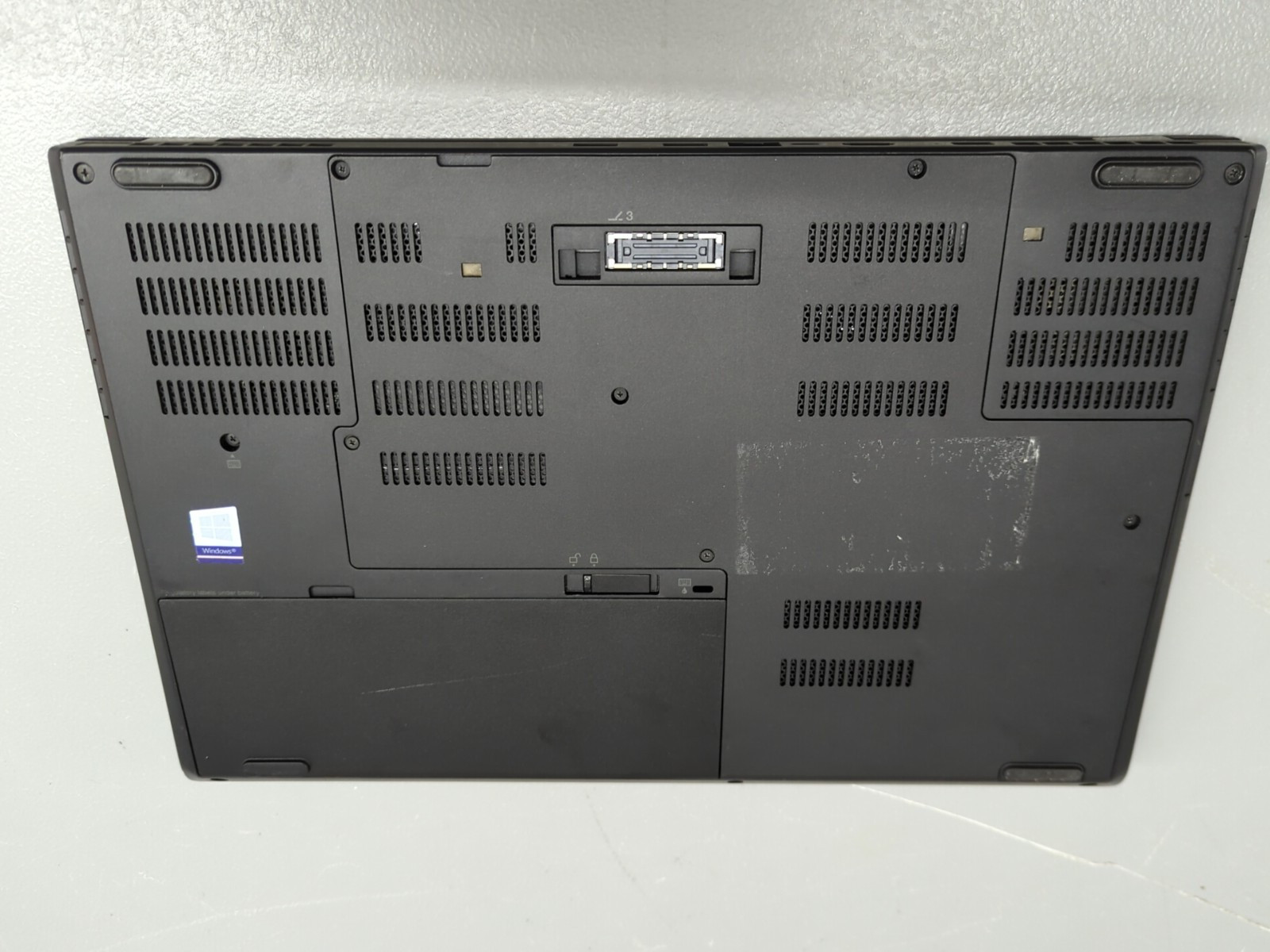 Lenovo ThinkPad P51 15.5″ i7-7700HQ NO RAM NO SSD Quadro M1200