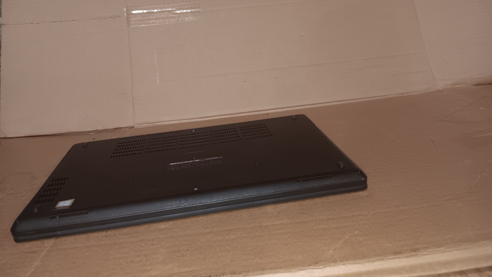 Dell Latitude 5590 Laptop intel core i7-8th gen 15.6″ LCD screen for Parts Repai