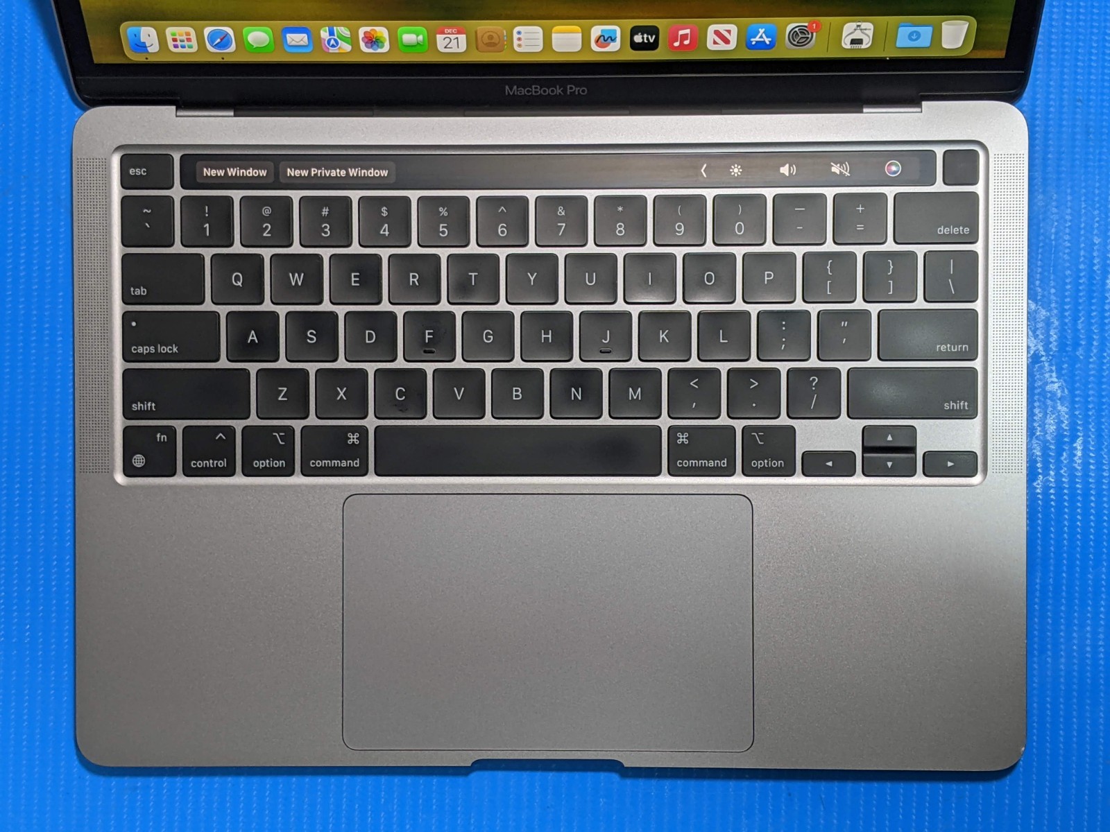 Apple MacBook Pro A2338 (2020) 13.3″ M1 8CPU/8GPU 3.2GHz 16GB 1TB MYDA2LL/A +PA