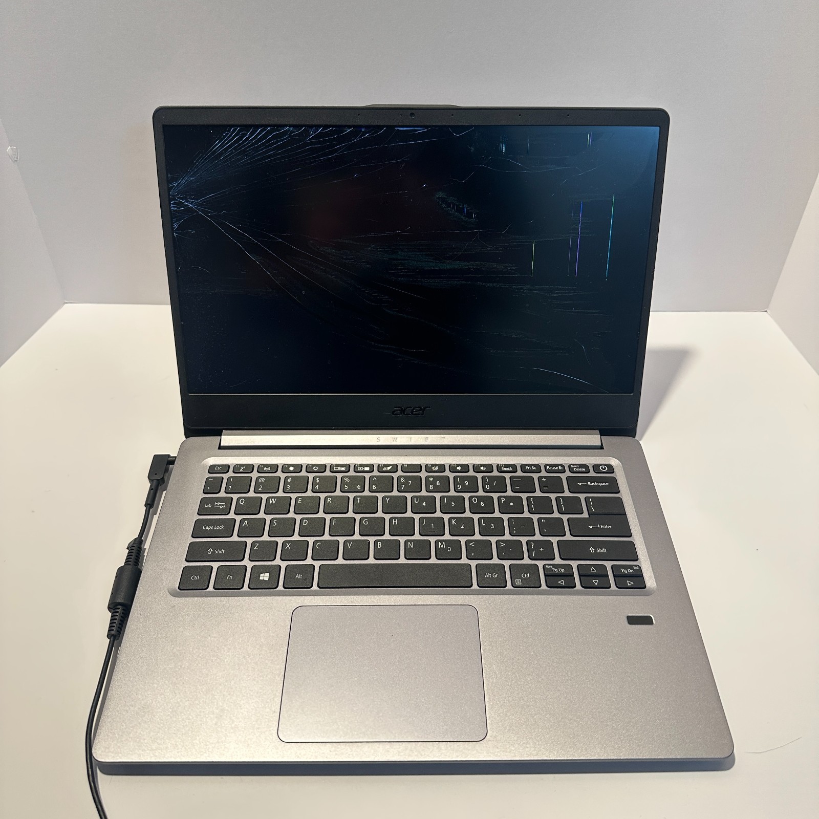 Acer Swift 1 Model: 20H2. SF114-34-P8JE Windows Laptop Parts or Rebuild. READ