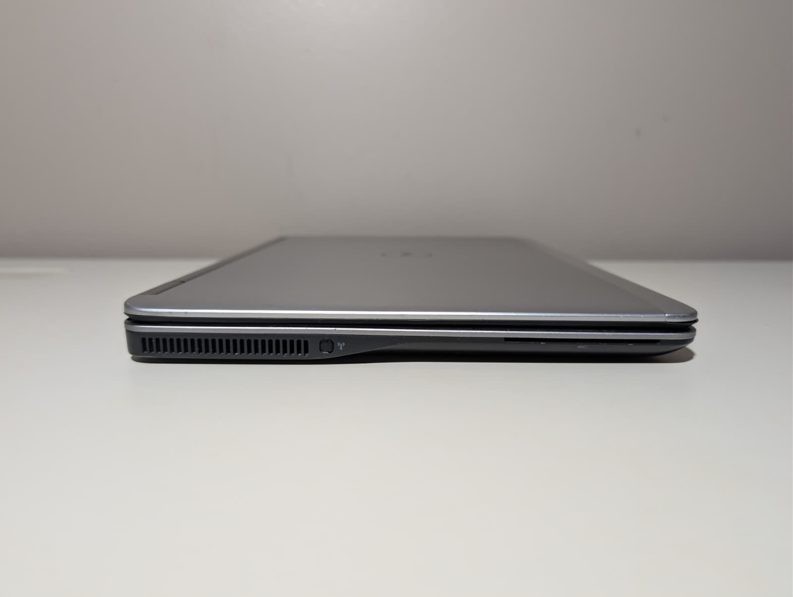 12″ Dell Latitude E7240 Excellent | i5 4th 8GB RAM 128GB SSD | Windows 10 Pro