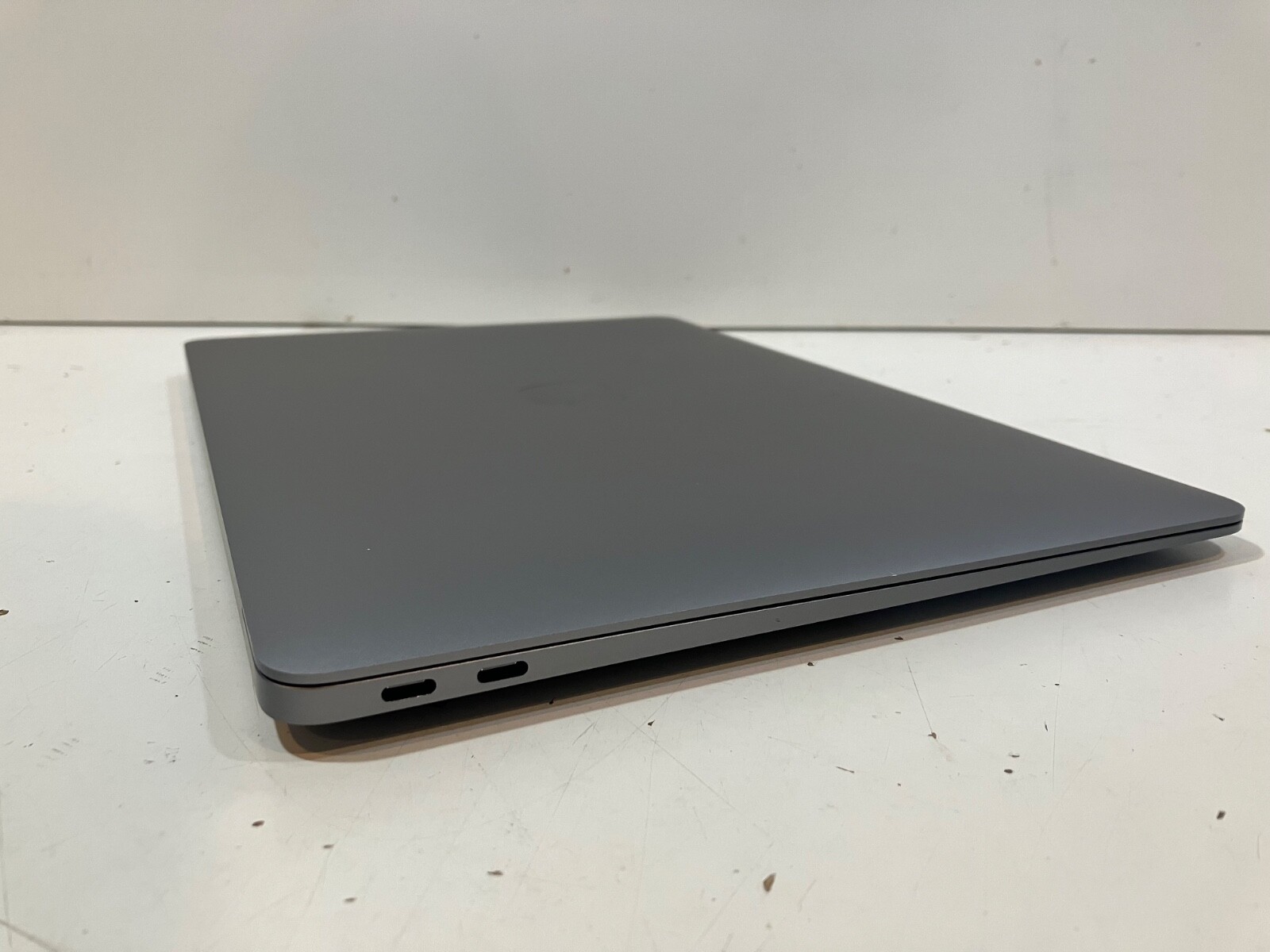 2020 Macbook Air Apple M1 3.2 Ghz CPU/GPU 8/7 Core | 16GB RAM 256GB SSD (B+)