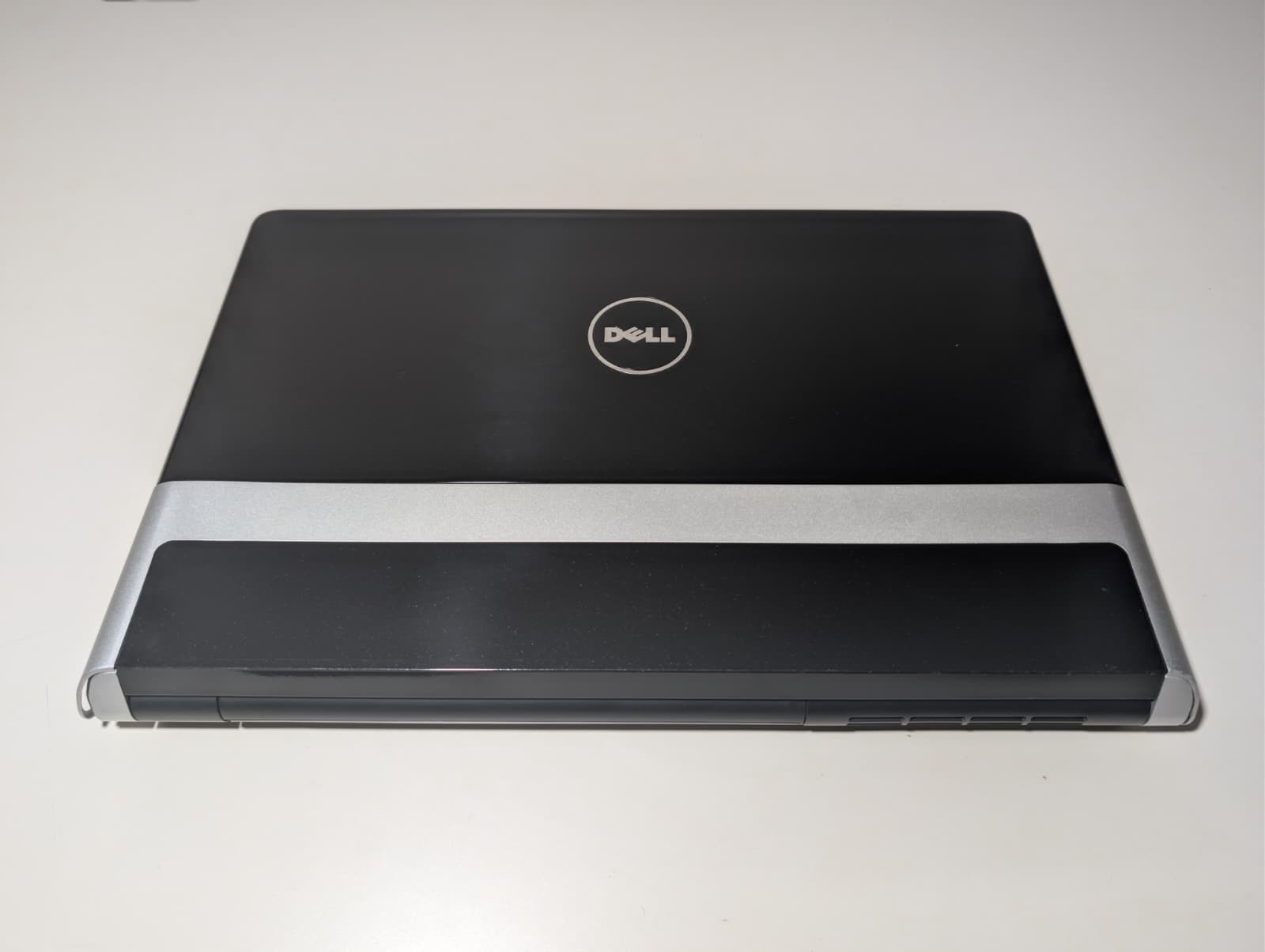 16″ Dell Studio XPS 1640 | C2D P7450 4GB RAM 320GB HD | HD+ AMD Graphics Backlit