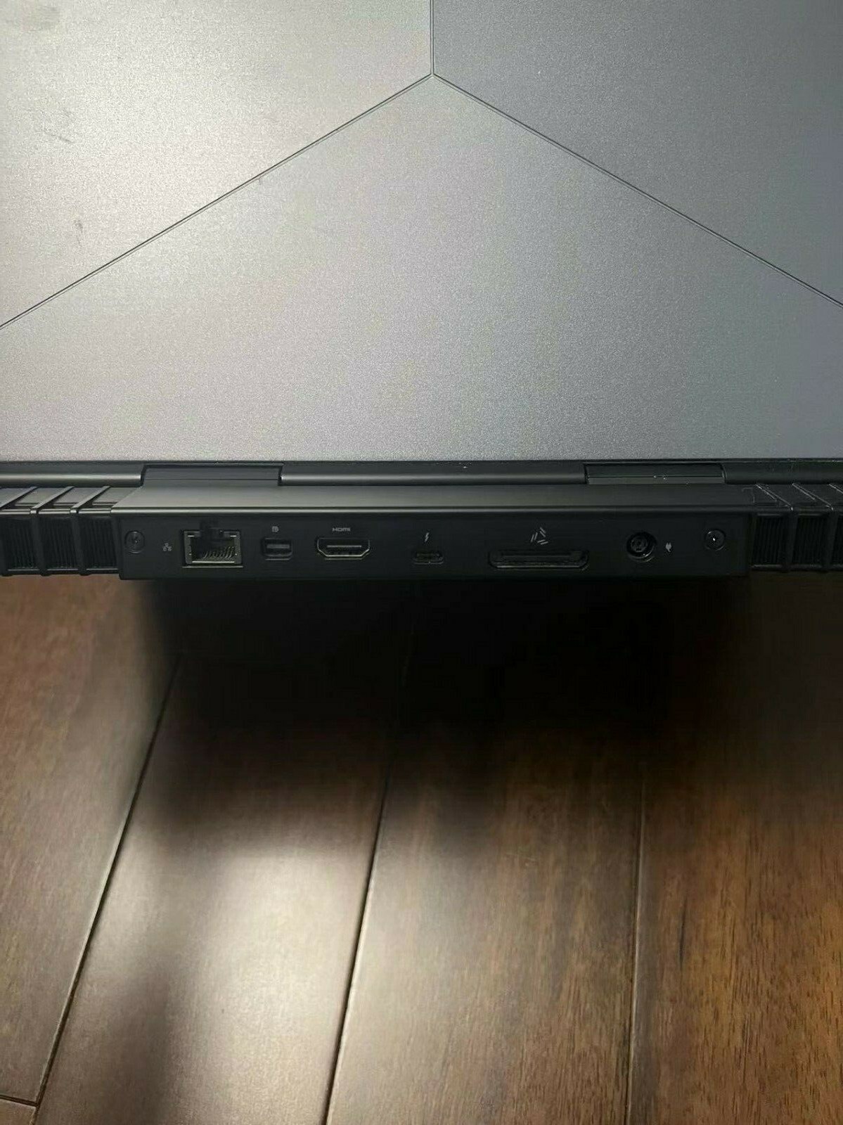 Alienware AW15R3 15.6 inch (1TB, Intel Core i7-8750H, 16GB)
