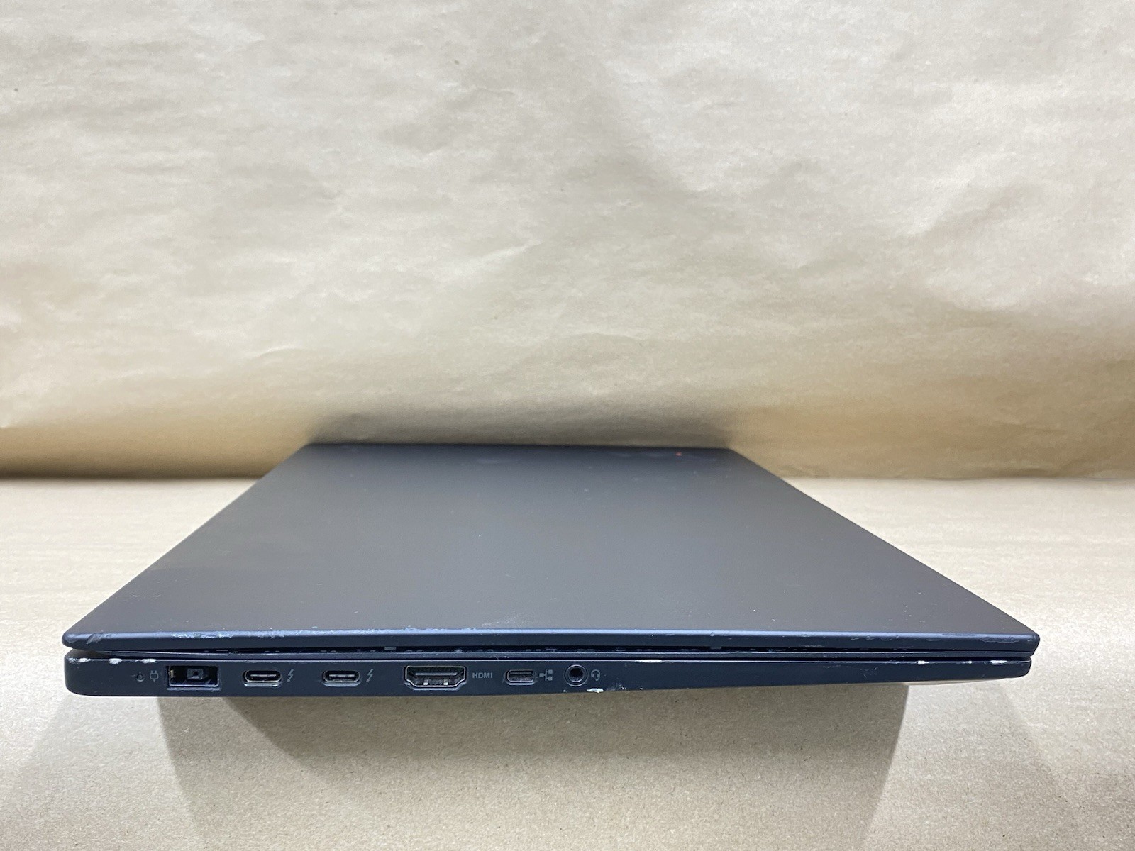 Lenovo Thinkpad P1 – 15.5″ 3840*2160 E-2176M 16GB – 256GB SSD – Win 11 – READ