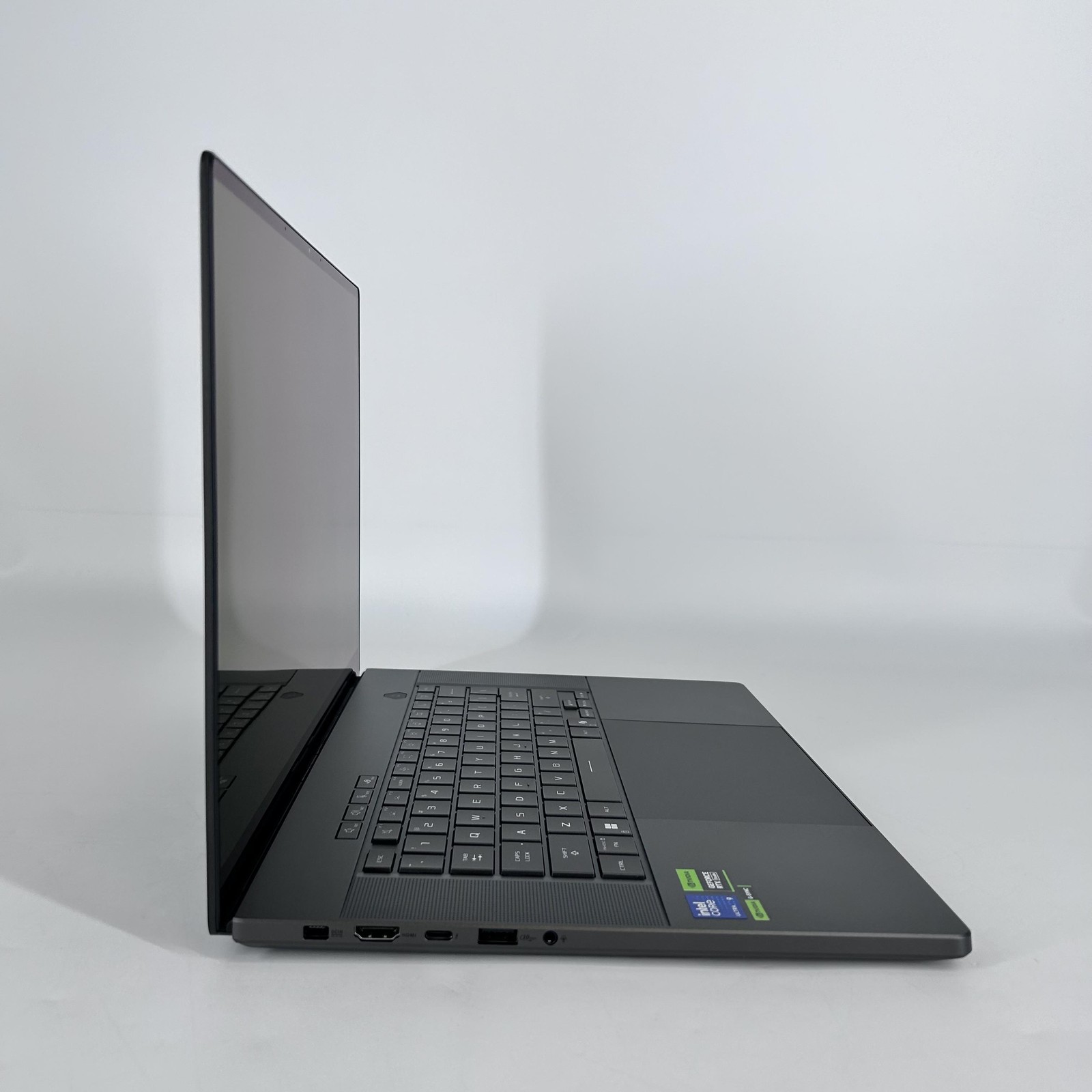 Asus ROG Zephyrus G16 GU605 16 240Hz QHD+ 2.9GHz Ultra 9 285H 32GB 2TB RTX 5080