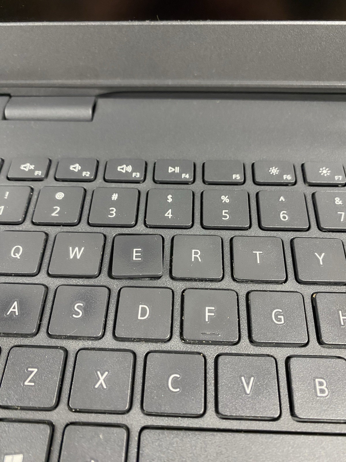 Dell Inspiron 15 3505 Laptop AMD RYZEN 5 5625U 8GB RAM 1920 x 1080 15.6″ – READ