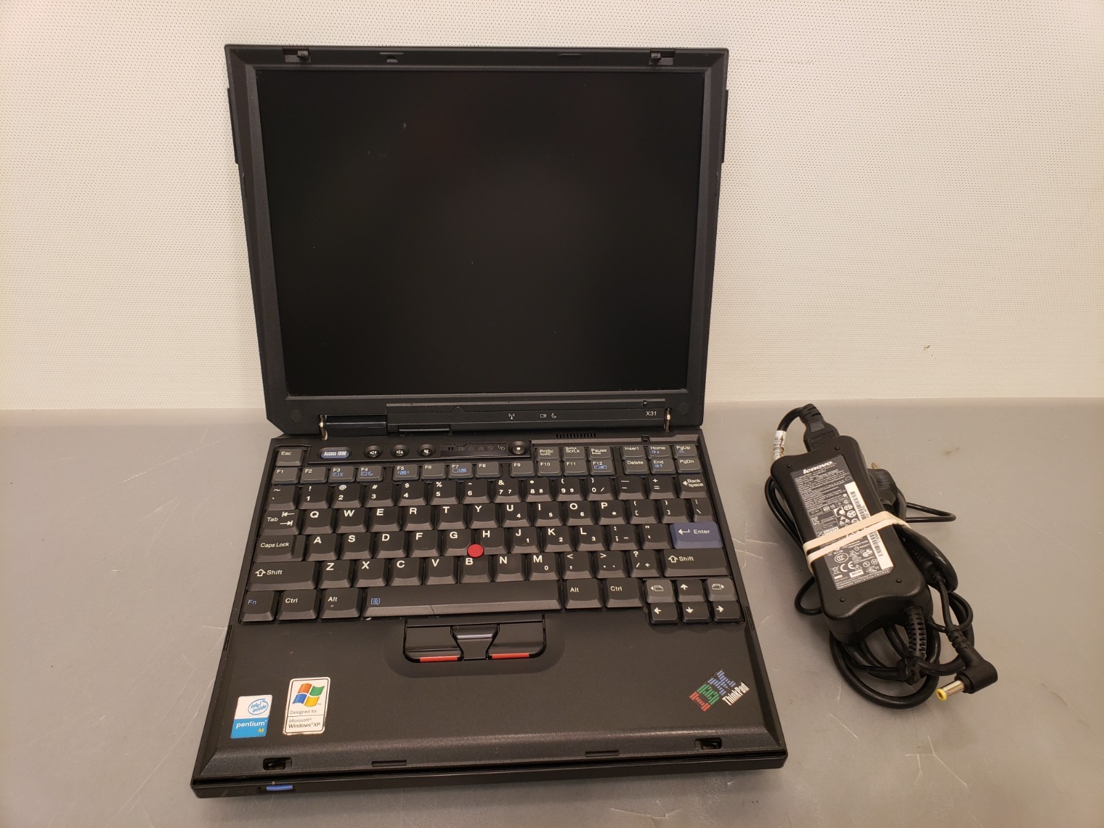 Vintage IBM ThinkPad X31 Laptop w/ Dock Pentium M 256MB OEM XP ***BAD BACKLIGHT