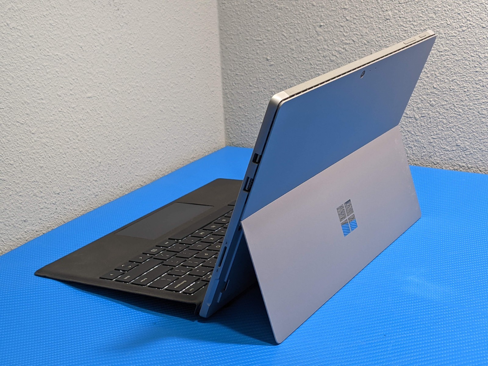 MS Surface Pro 1796 12.3″ 2736×1824 TOUCH i5-7300U 2.6GHz 4GB 128GB SSD Win10Pro