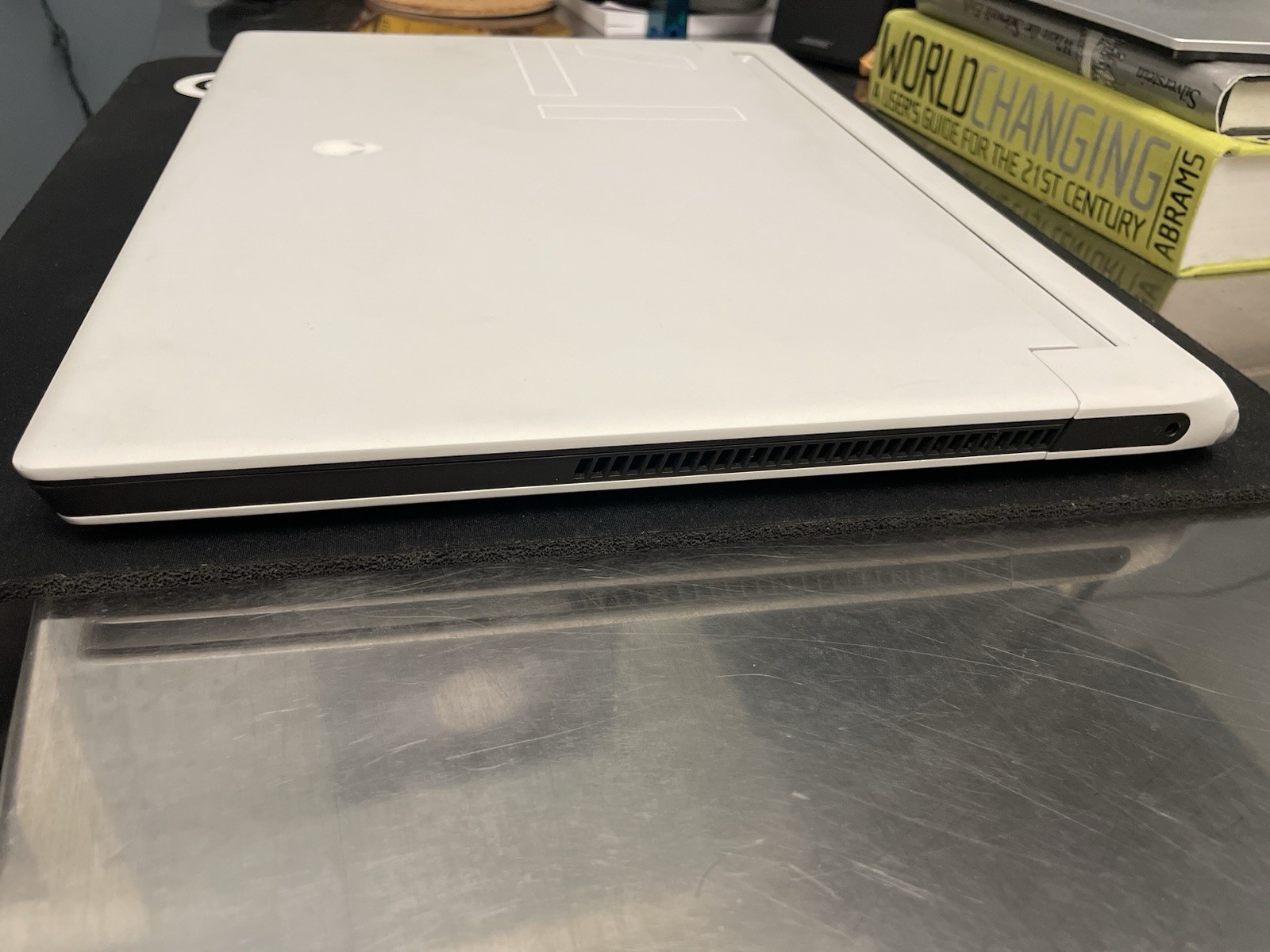 Alienware X17 R2 4k Display, DDR5 32gb Ram, Core I9 12th Gen, Rtx 3080 16GB