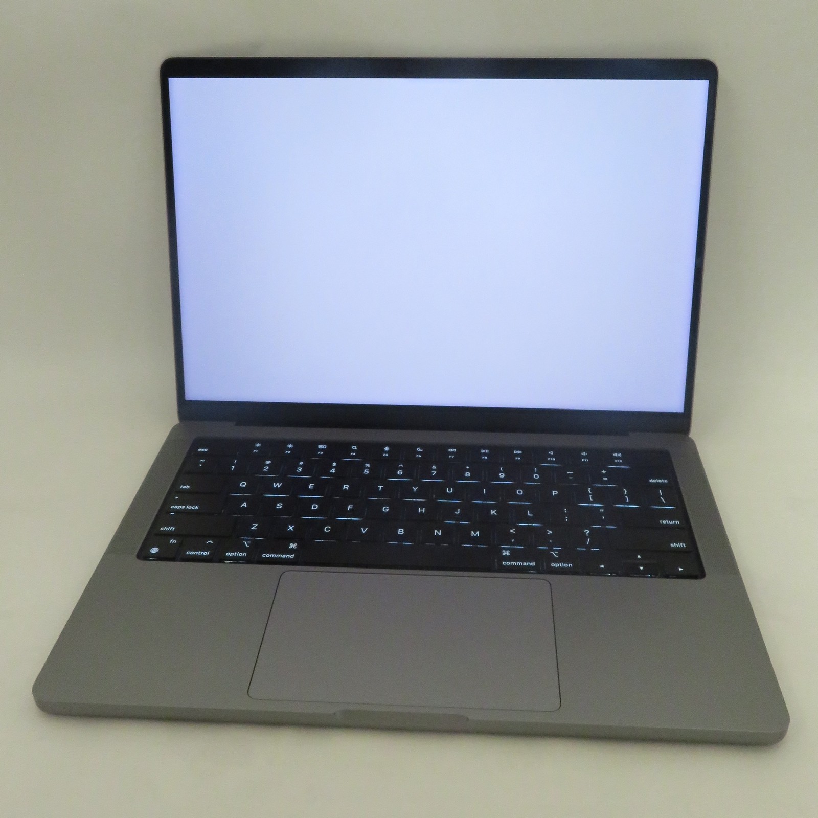 Apple Macbook Pro 2023 14in Retina M2 Pro 16GB RAM 512GB Tahoe A2779