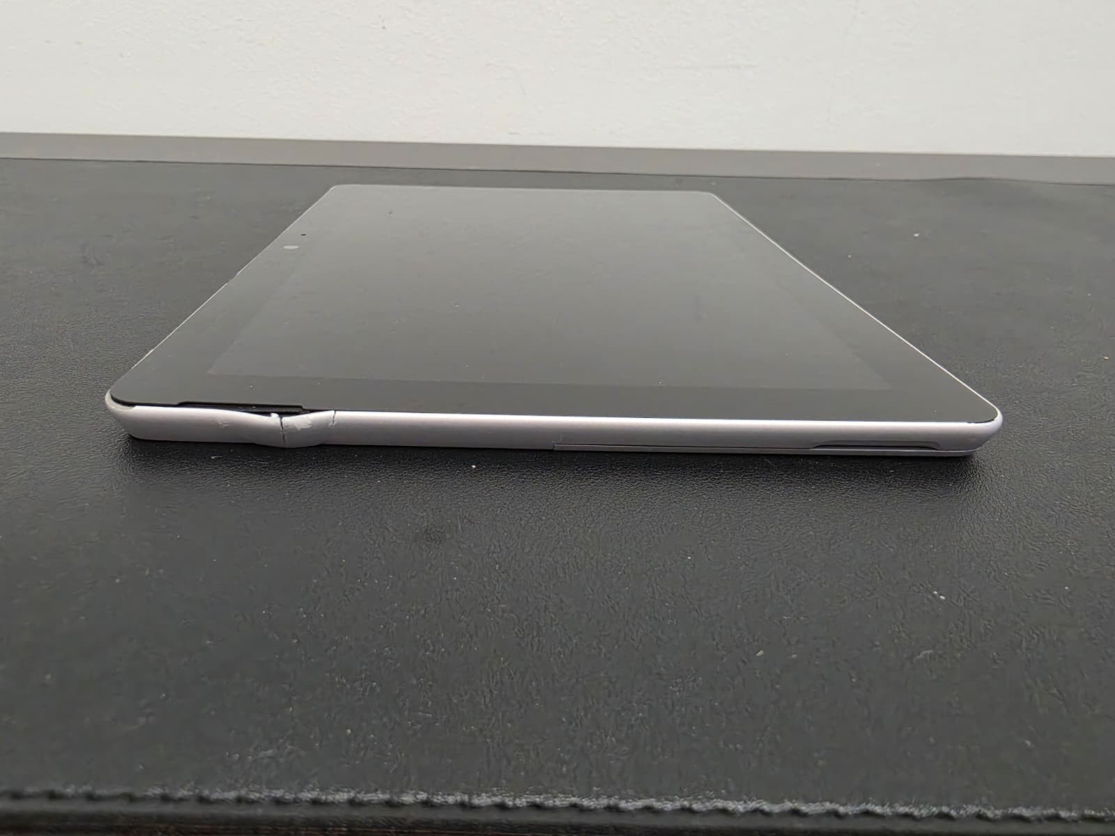 Microsoft Surface Go Pentium 4415Y 4GB Ram 64GB SSD Win 11 Pro ***READ***