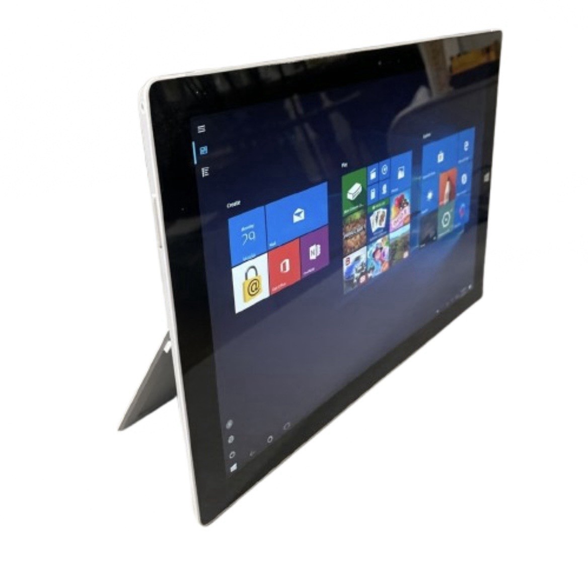 Microsoft Surface Book – 256GB + 8GB RAM, Intel Core i7 Windows 10 Working