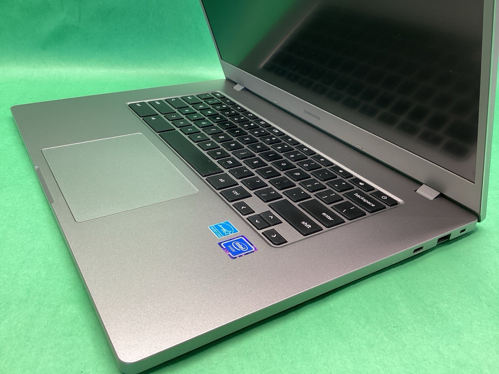 Samsung Chromebook ‎4+ XE350XBA-K01US Celeron N4000 – POWERS ON – UNTESTED