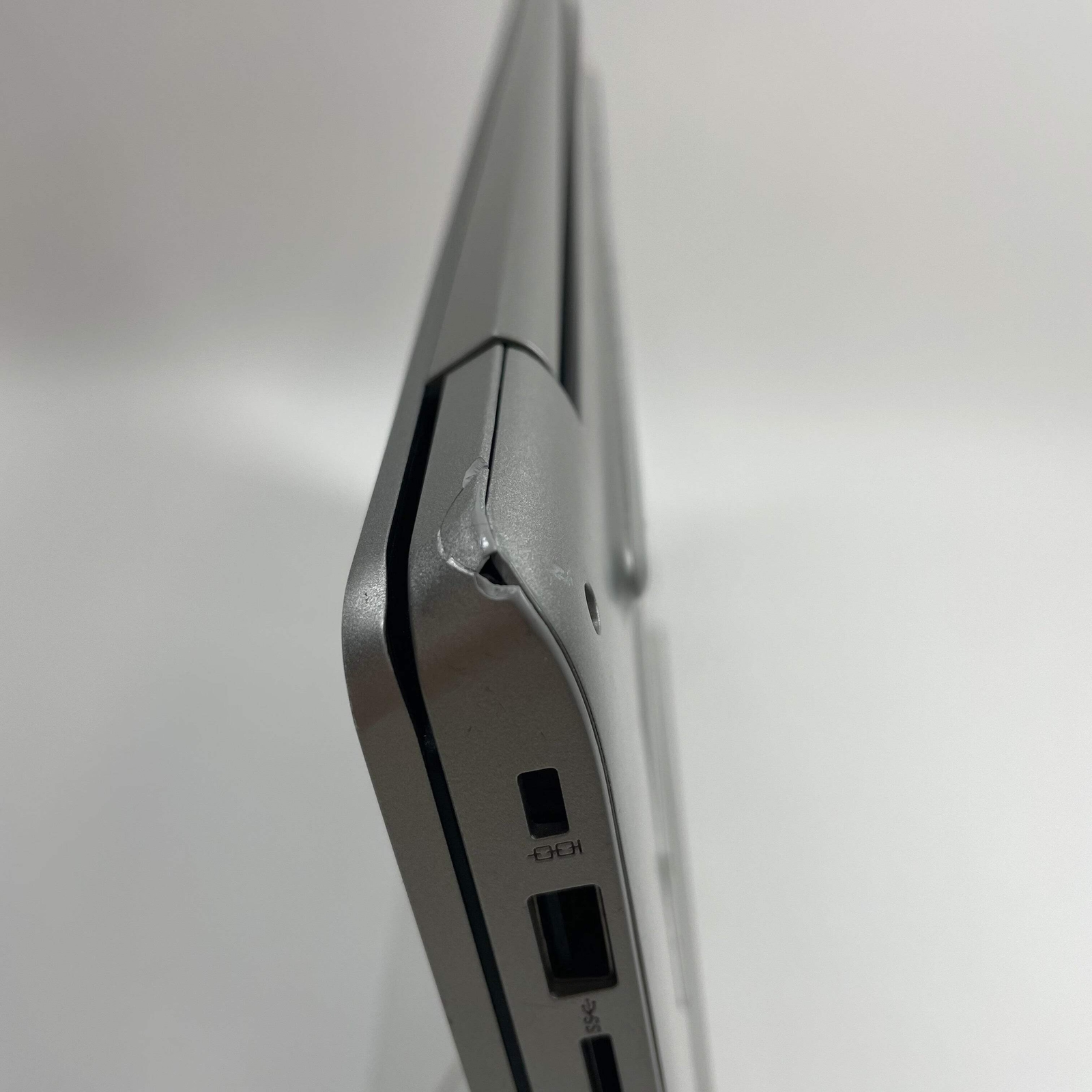 Broken Lenovo Ideapad 1 81F5 i5 8GB RAM 256GB UHD 620 LCD White Spot