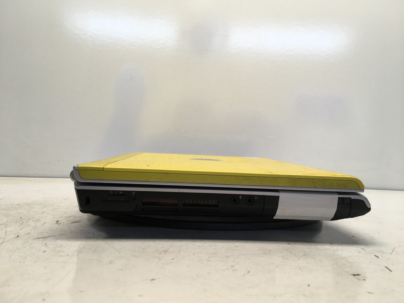 Dell Inspiron 1520 Intel Core 2 Duo 06FD 2GHz 3 GB NO HDD/Battery