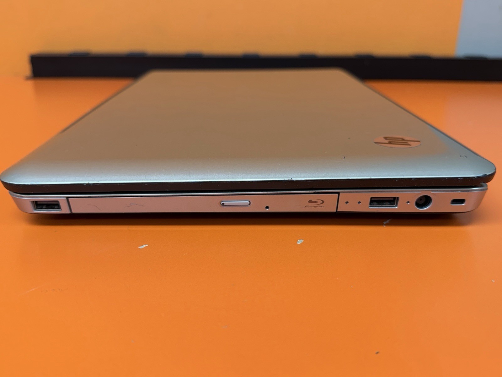 HP dv6-3217cl AMD A6-RADEON/4GB No hard drive No OS