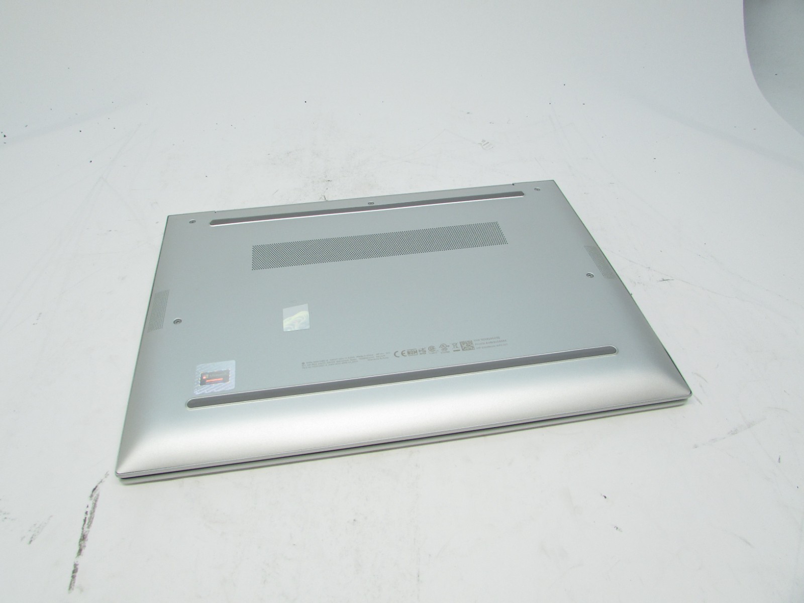 HP EliteBook 840 G11 14″ Ultra 7 165U 4.9GHz 16GB RAM 256GB Win 11 Home No AC