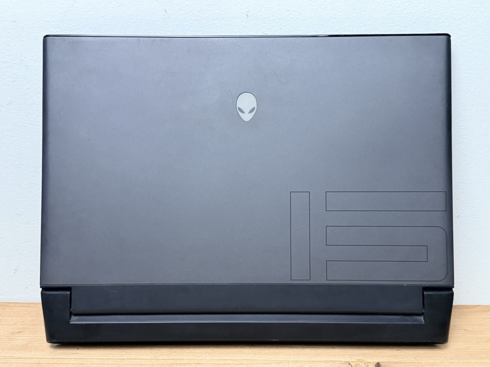 Alienware m15 R2 Gaming Laptop | i7-9750H | RTX 2070 Max-Q 8GB | 16GB RAM | Whit