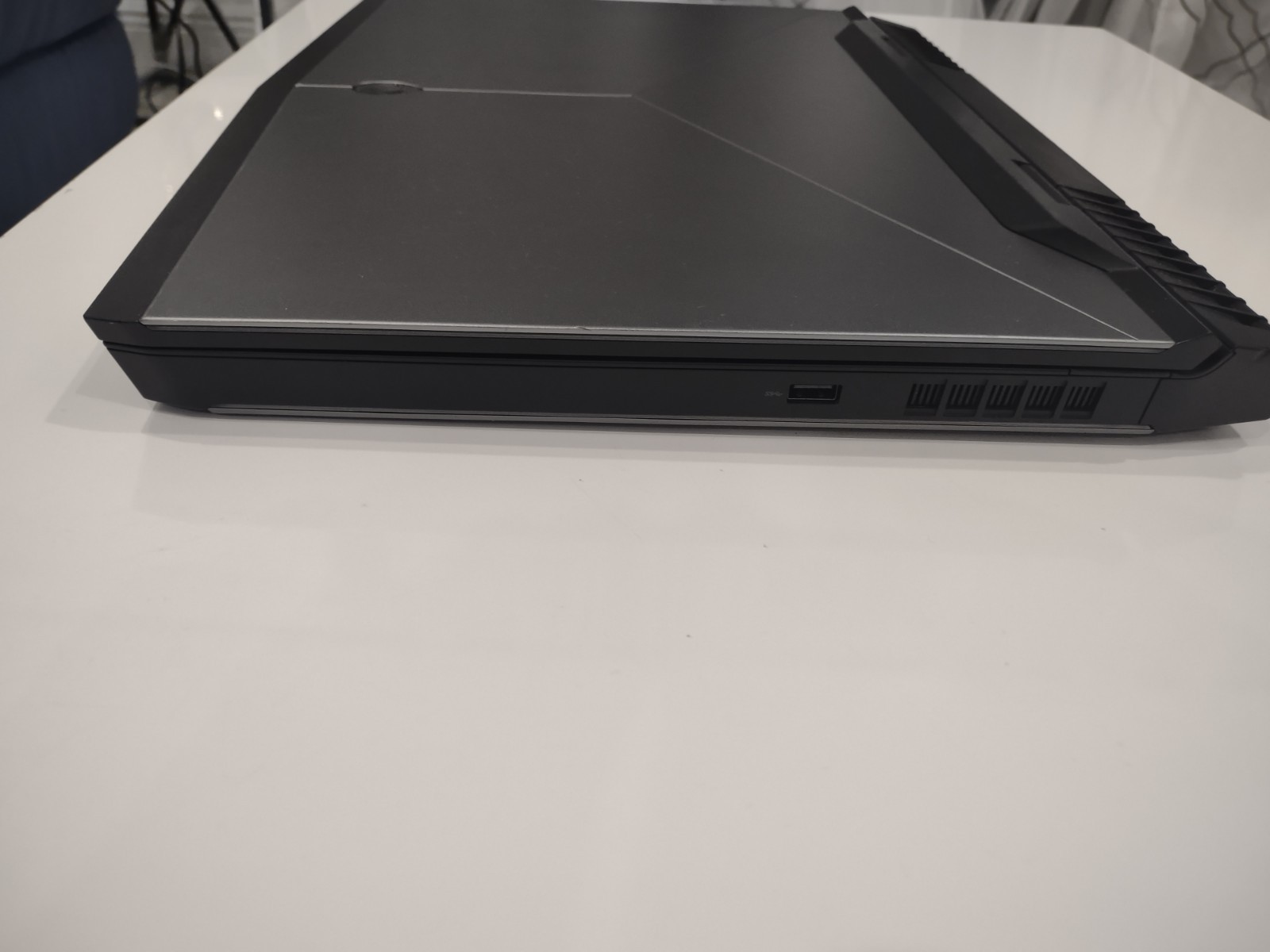 Dell Alienware 17 R4 Gaming 120Hz 2.90GHz i7-7820HK 16GB 1TB HDD GeForce GTX1080