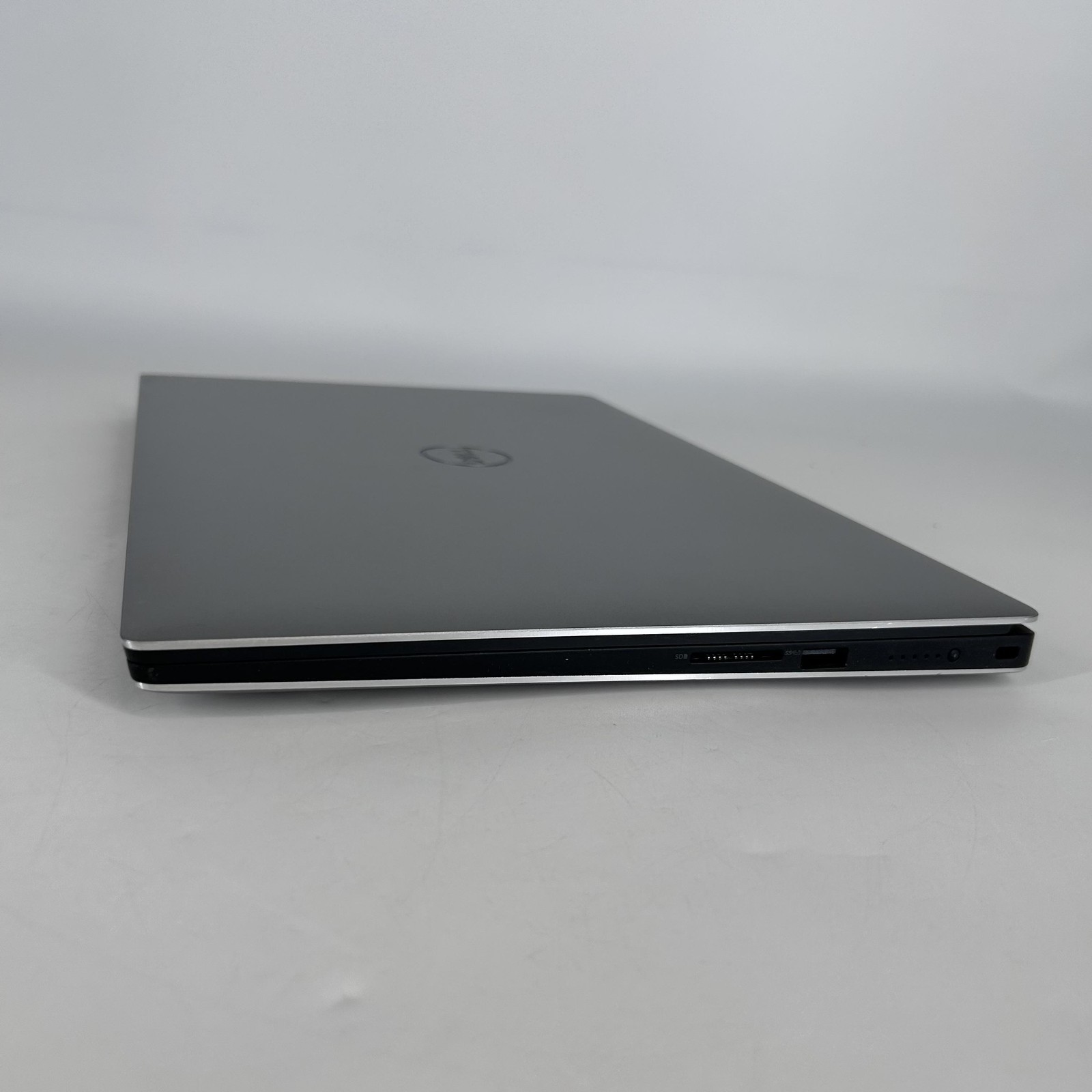 Dell XPS 15 9560 FHD i7-7700HQ 2.80GHz 16GB 512GB SSD GTX 1050 Good