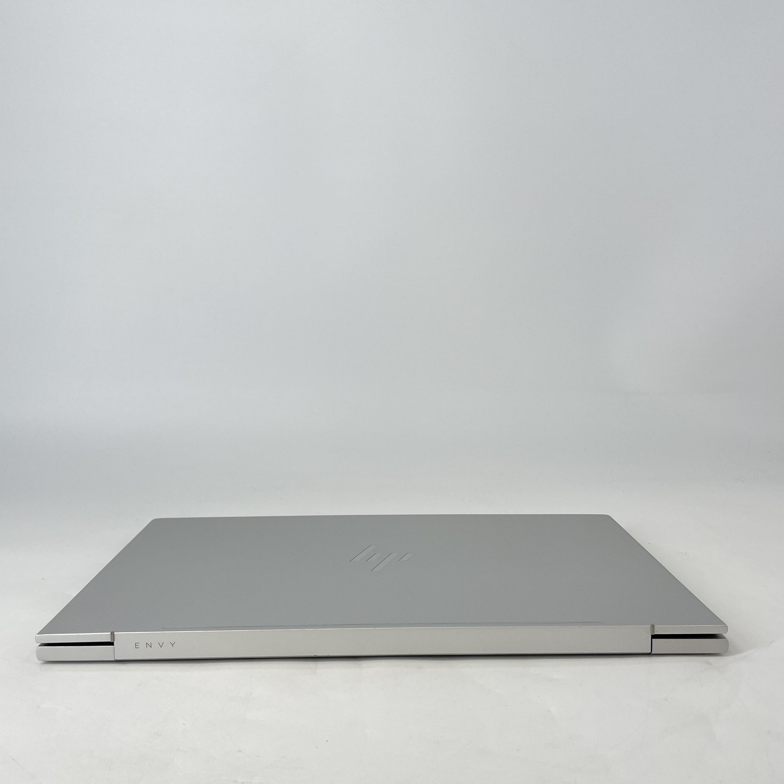HP Envy 17 Silver FHD TOUCH 2.1 GHz i7-1260P 12GB 512GB SSD Good