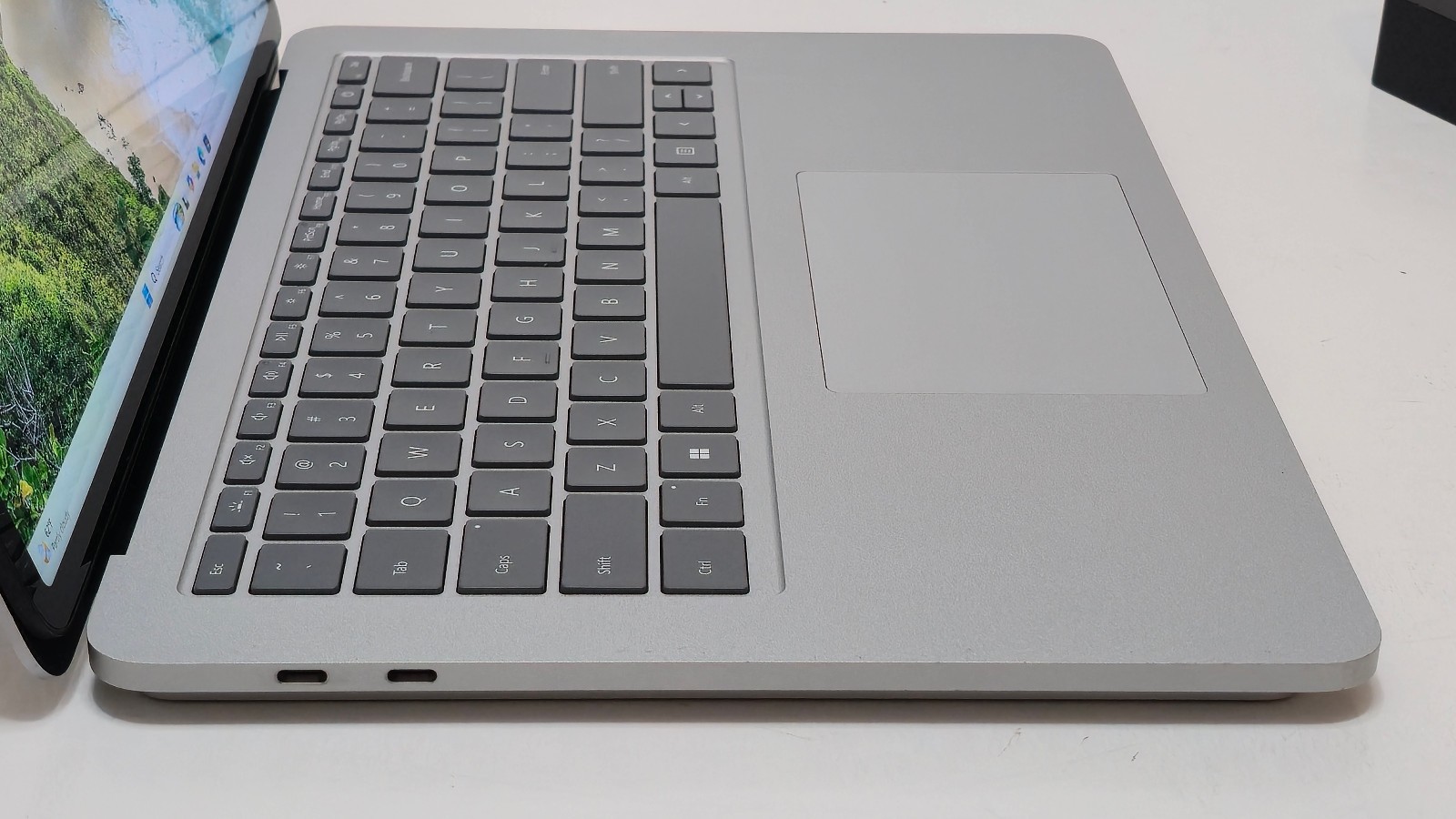 Surface Laptop Studio 1964 Core i7-11370H 32GB RAM 1TB SSD 14.4″ A2000 GPU 4 GB