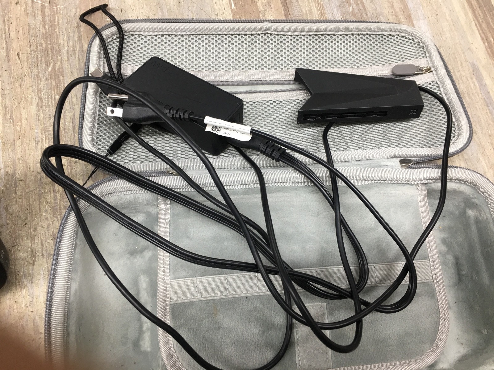 Lenovo Legion Go Handheld 8.8″ Z1 1TB 8APU1 VERY GOOD CONDITION.