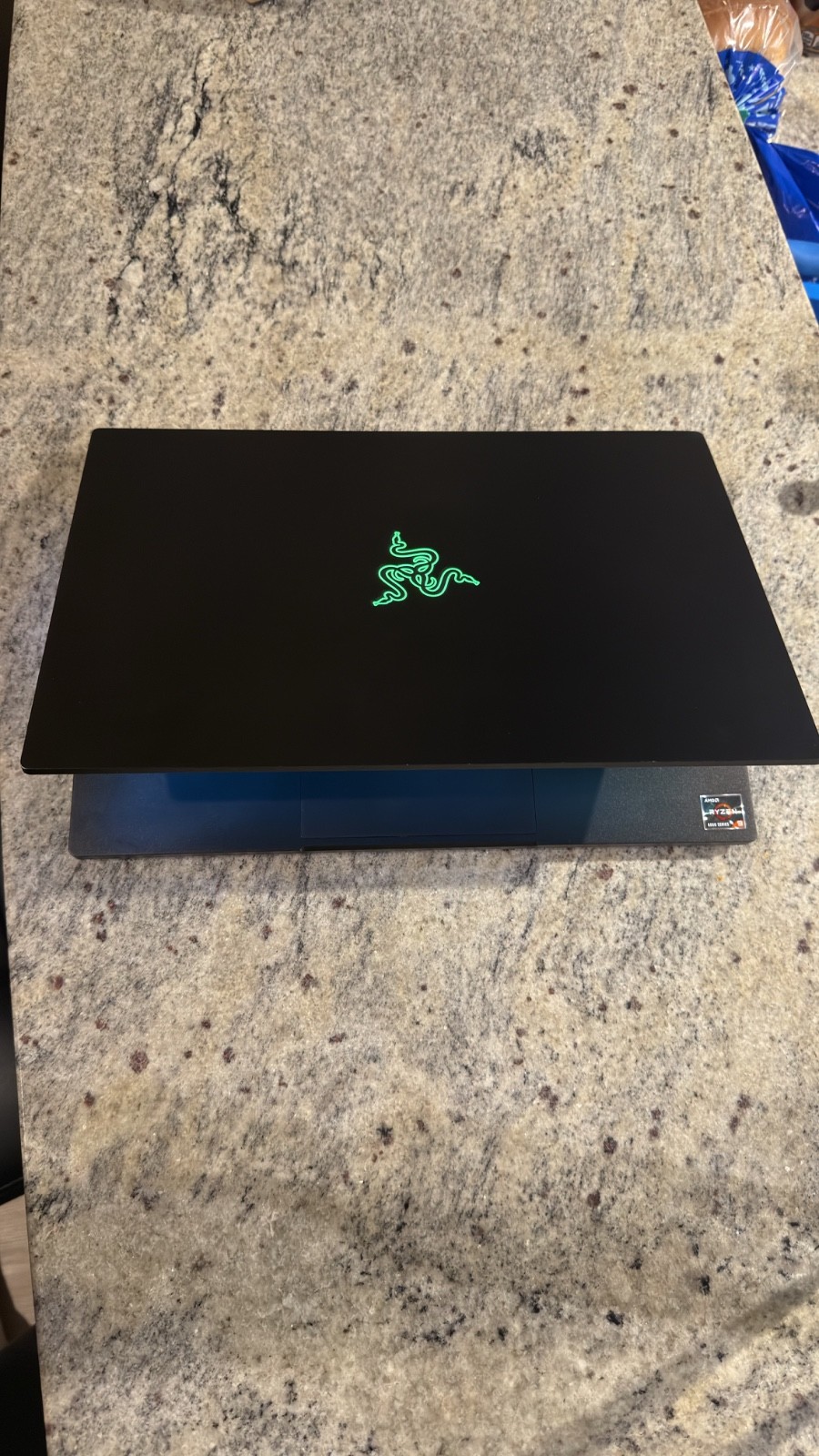 Razer Blade 14″ (2022) – AMD Ryzen 9 6900HX, RTX 3060, 16GB RAM, 1TB SSD