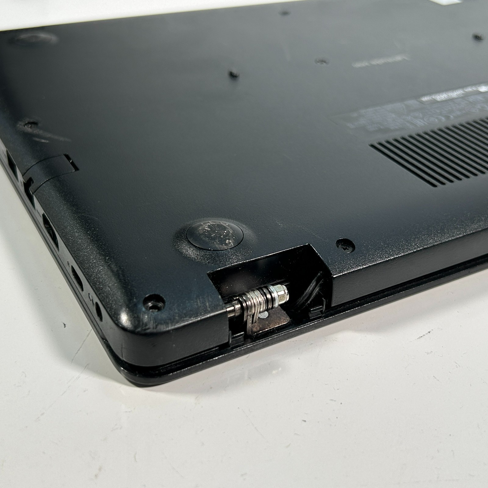 Dell Latitude 3490 Intel Core i7-8550U 1.80GHz 8GB RAM 128GB SSD No OS Used READ