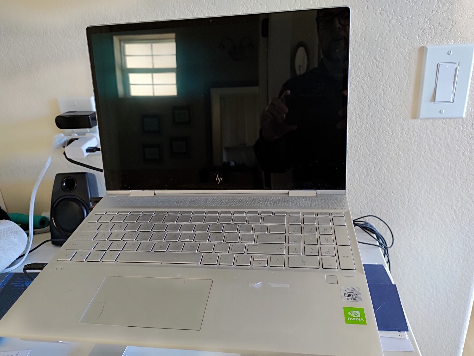 HP Envy X360 15.6″ 4K UHD AMOLED Touchscreen i7-10510U 16GB 512GB SSD 4GB MX250