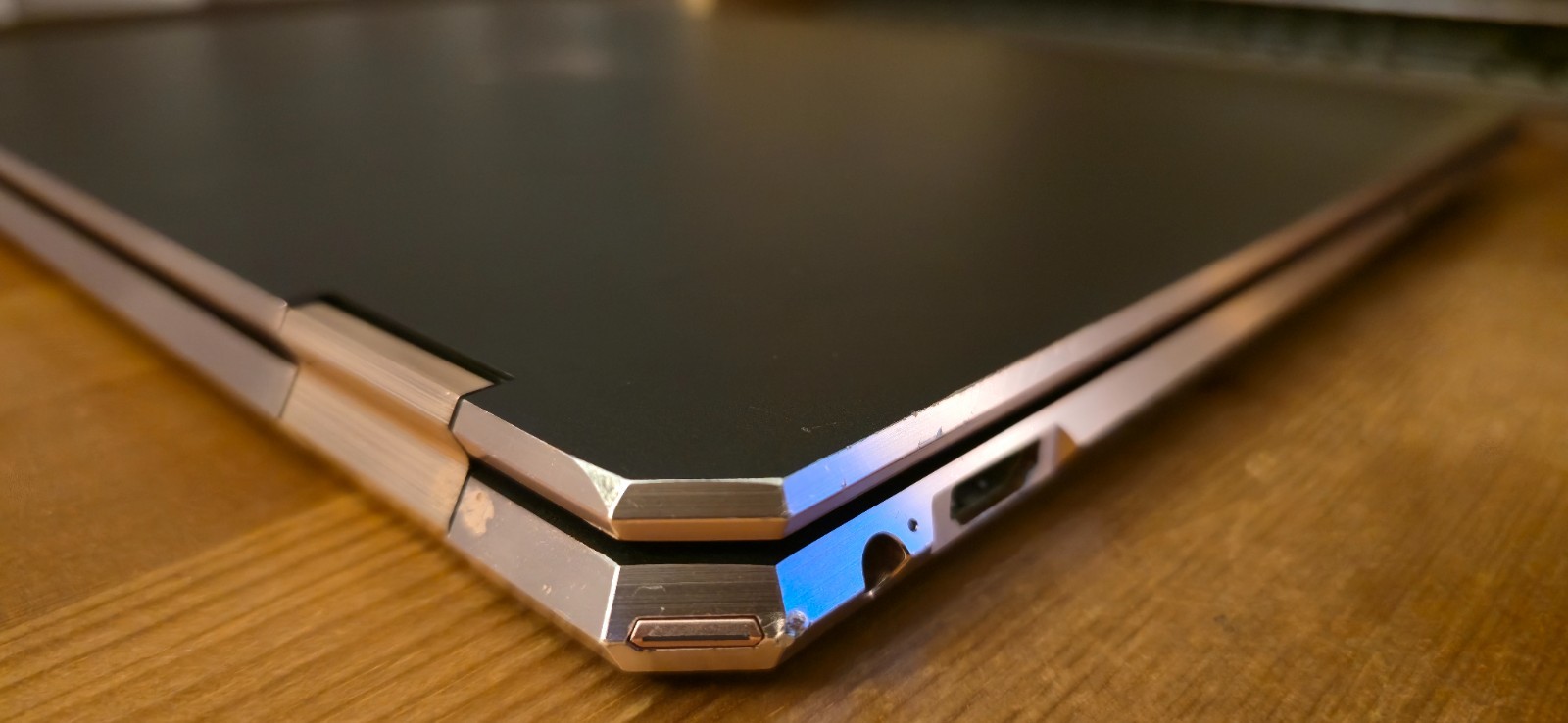 HP Spectre X360 15.6″ – 512GB SSD, i7 8th Gen. 16GB, 2-in-1 TOUCH + Charger, W11
