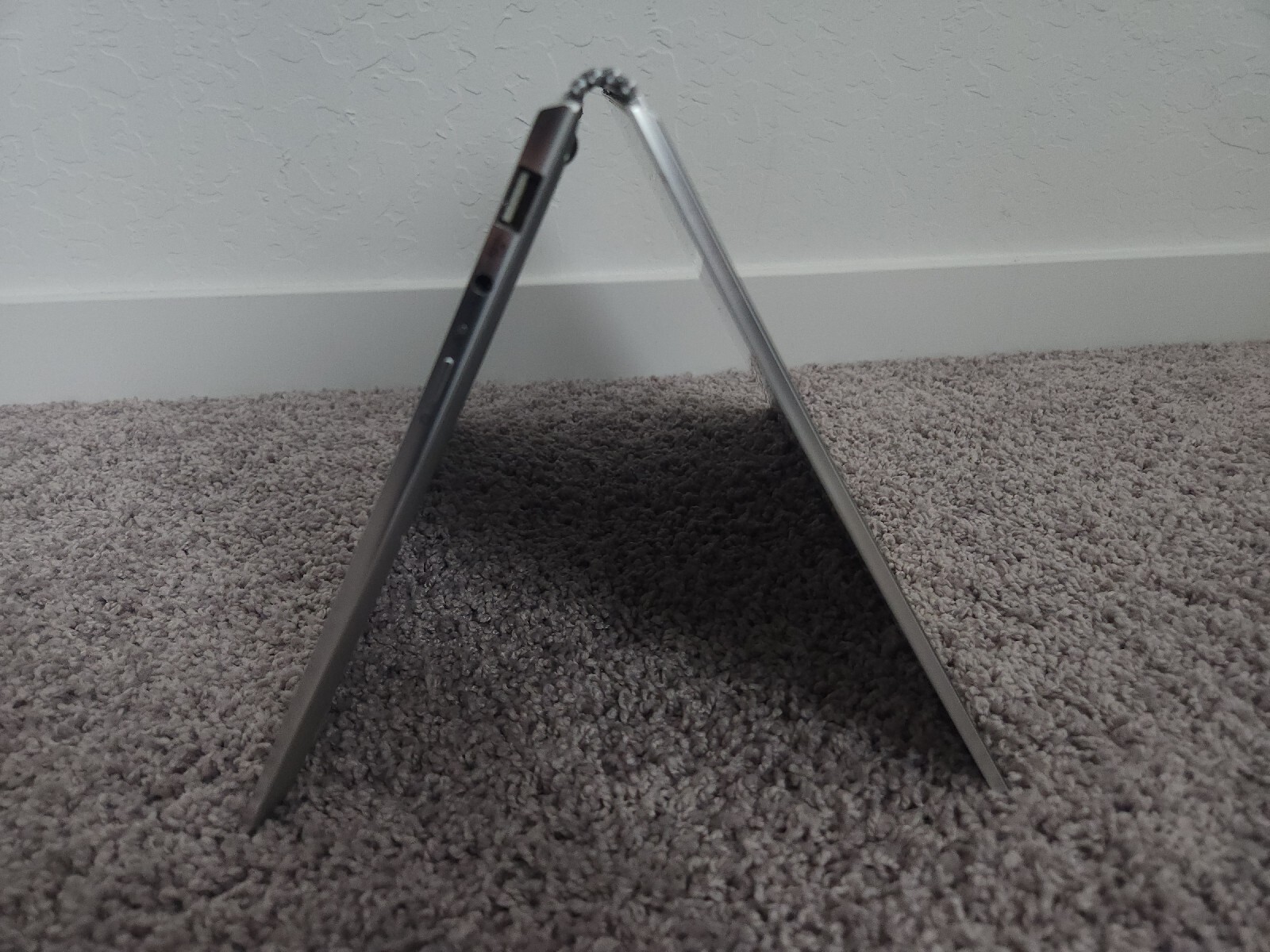Lenovo SPECIAL EDITION Yoga 910 STAR WARS REBEL ALLIANCE – RARE 4.5/5 Condition.