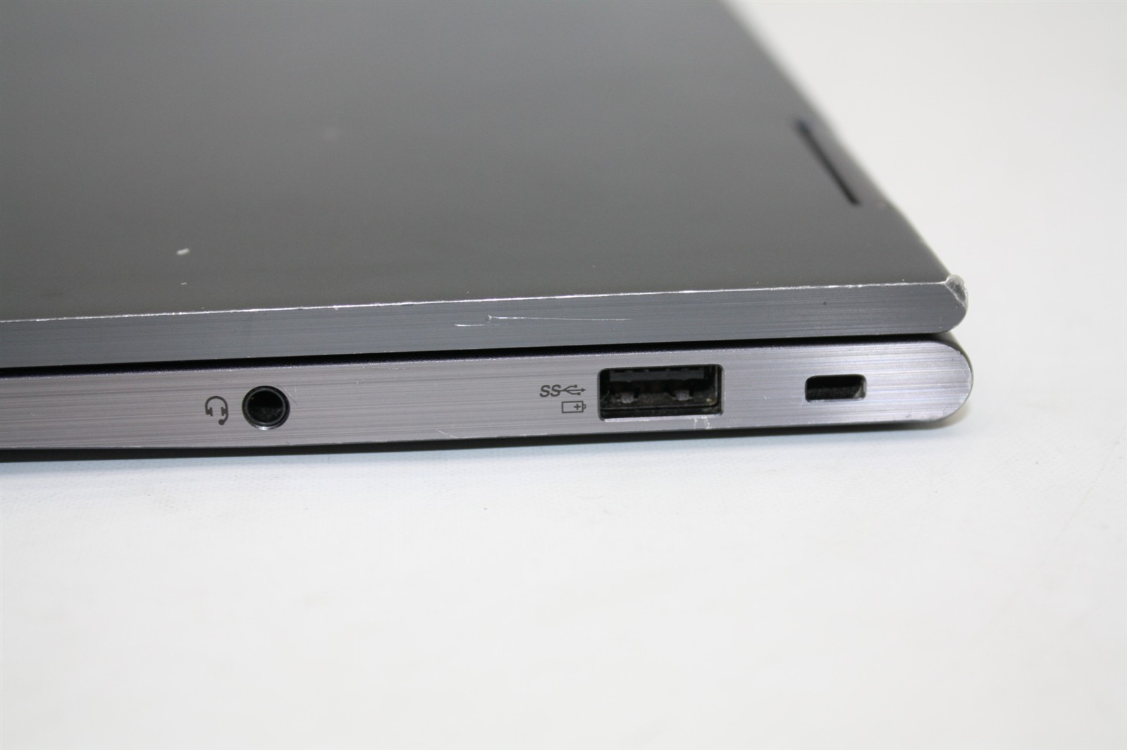 14″Lenovo ThinkPad X1 Gen 6 i5-1135G7 2.40GHz RAM 8GB NVMe 256GB/Screen issue