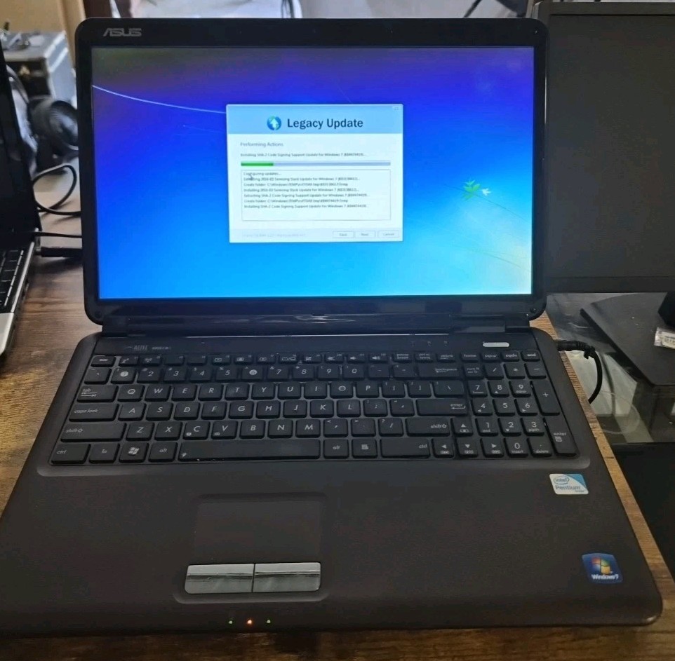 Asus K60I Laptop Intel Pentium Windows 7 Brown Textured Altec Lansing SRS A4