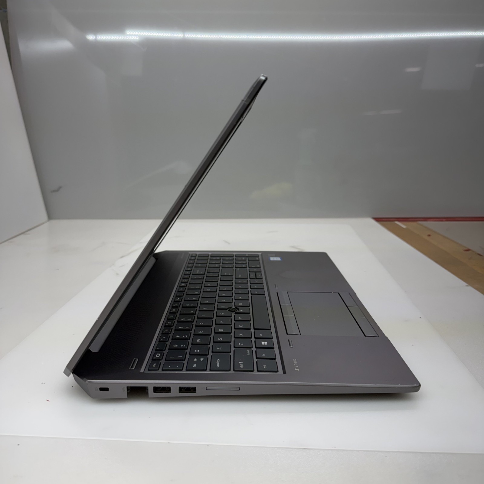 HP ZBOOK 15 G5 i7-8750H@2.20GHz 8GB RAM NO HDD/SSD NO OS*READ