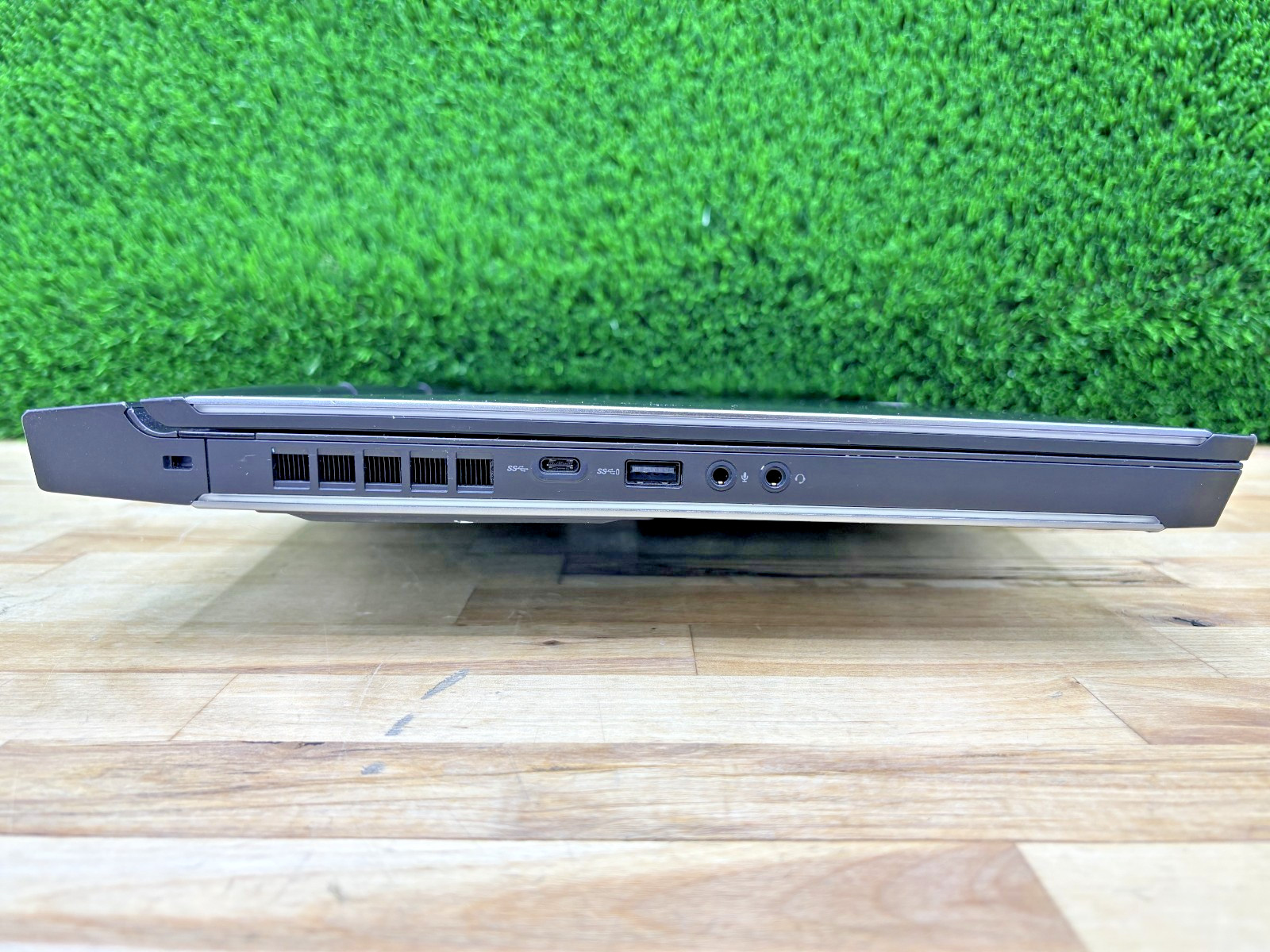 Dell Alienware 15 R3 Intel i7-7th Gen 2.80GHz 32GB RAM 512GB SSD Nvda GTX 1060*