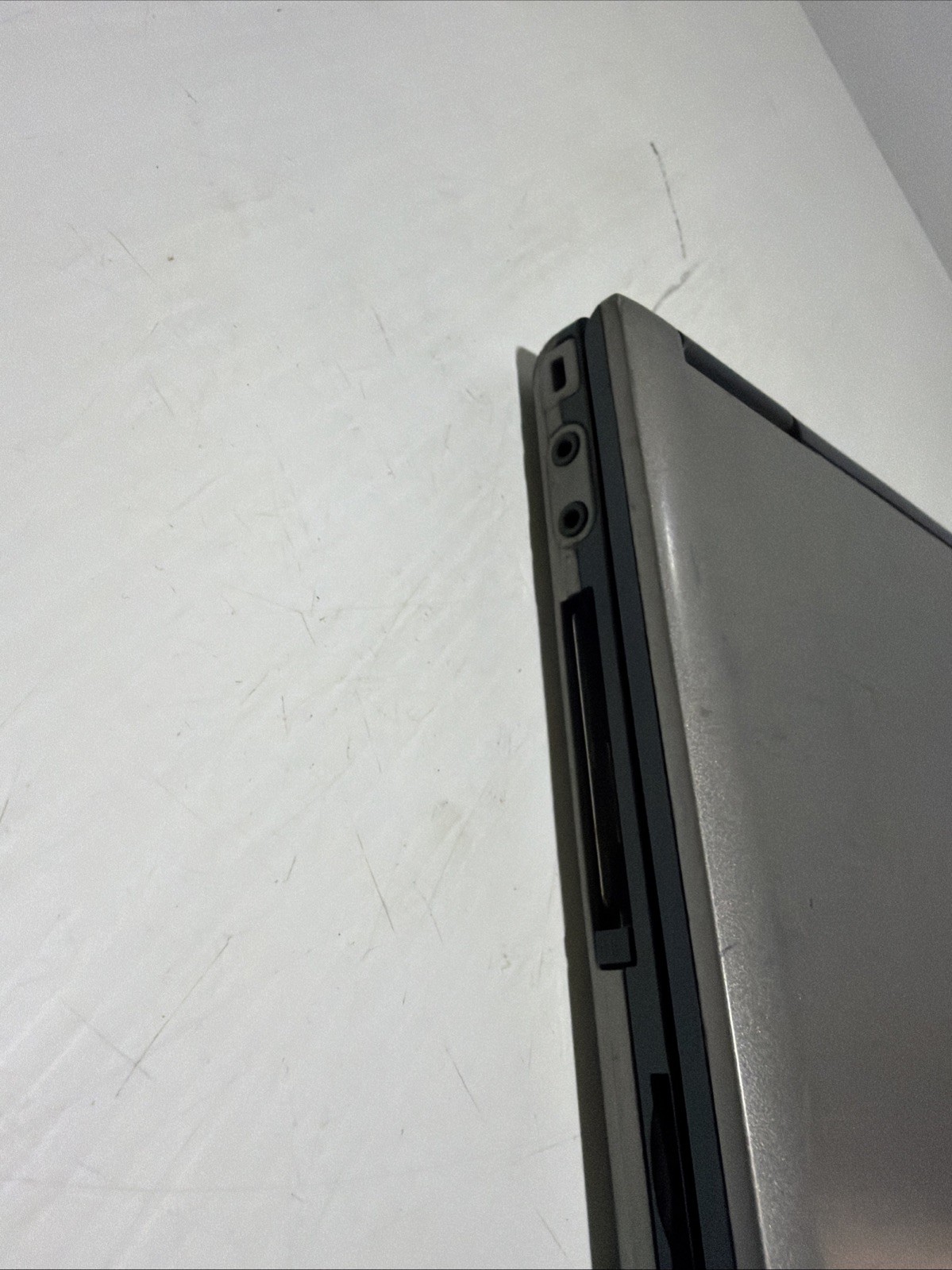 Dell Latitude D430 12″ Laptop Core 2 Duo 2gb Ram No Drives Boots Bios NO P/S