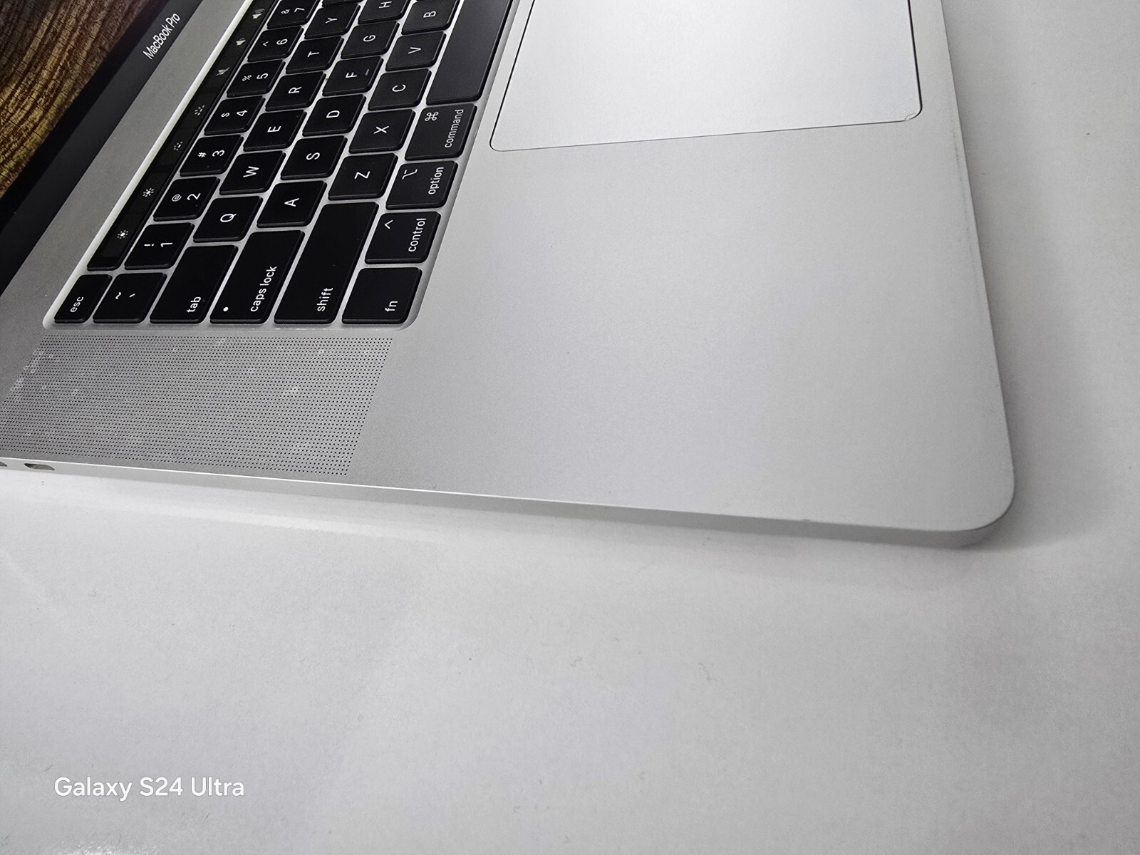 Apple MacBook Pro 16 Inches Silver 2019 i7-9750H 16GB 512GB Cycle count 237