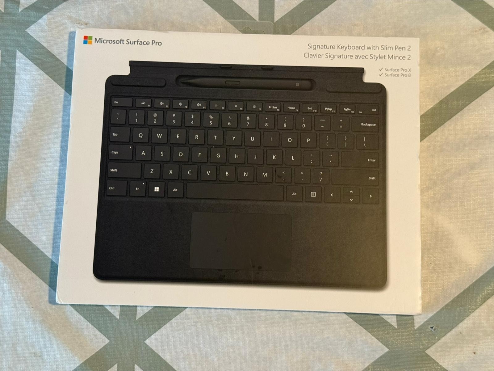 Surface Pro 11 OLED 16GB/512GB + Pen 2, Keyboard, Case, Screen prot – Like new