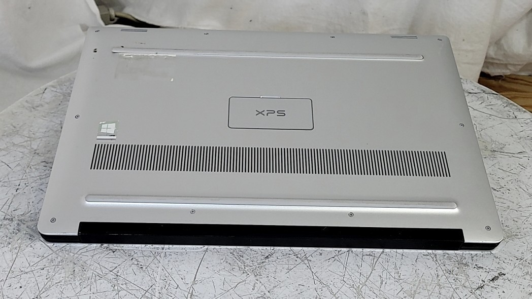 DELL XPS 15 7590 Laptop Core I9-9980HK 8GB 256GB SEE NOTES