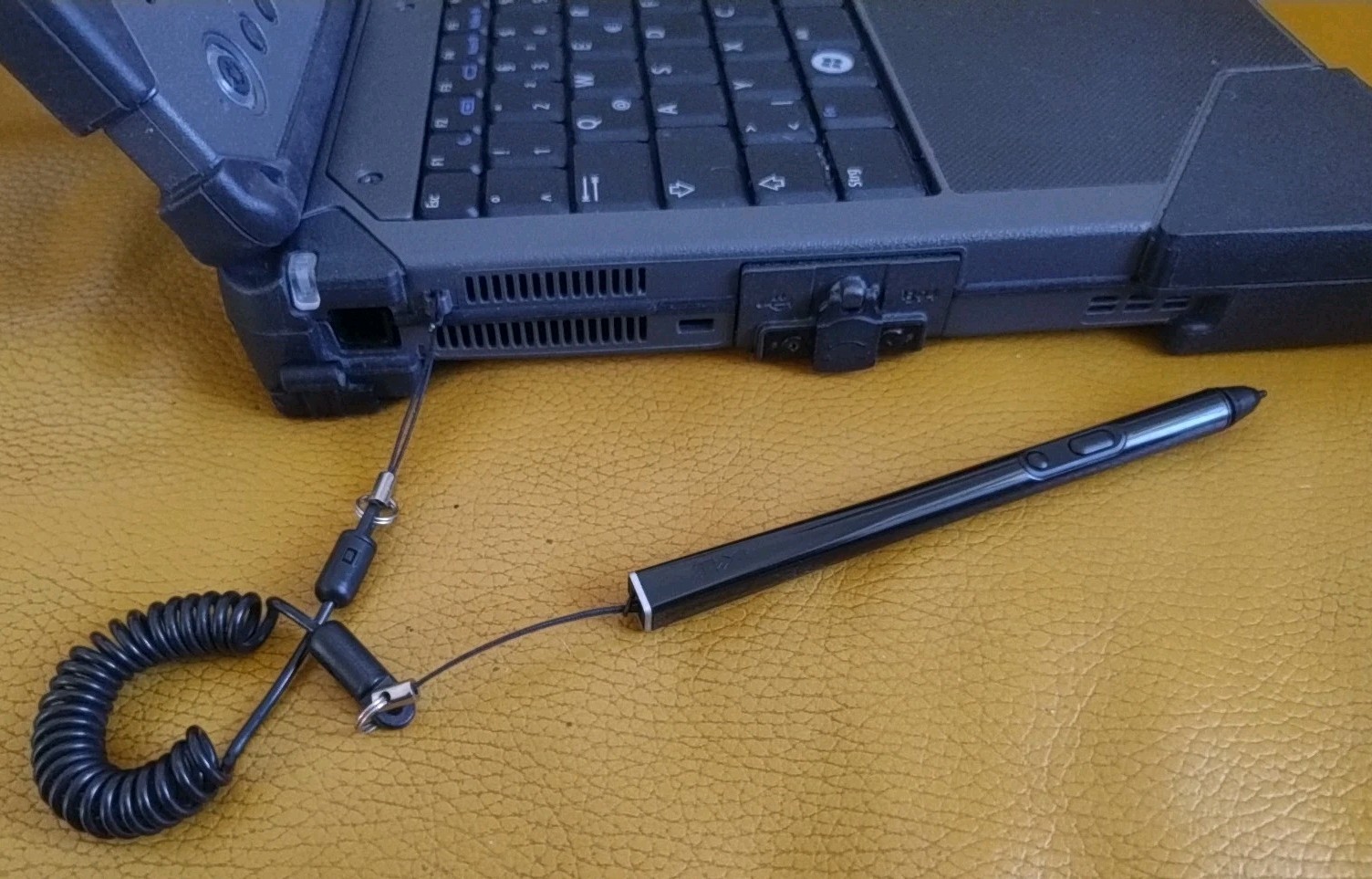 DELL LATITUDE XT2 XFR Touch Notebook Laptop Tablet GPS 5GB SSD Accessories RARE