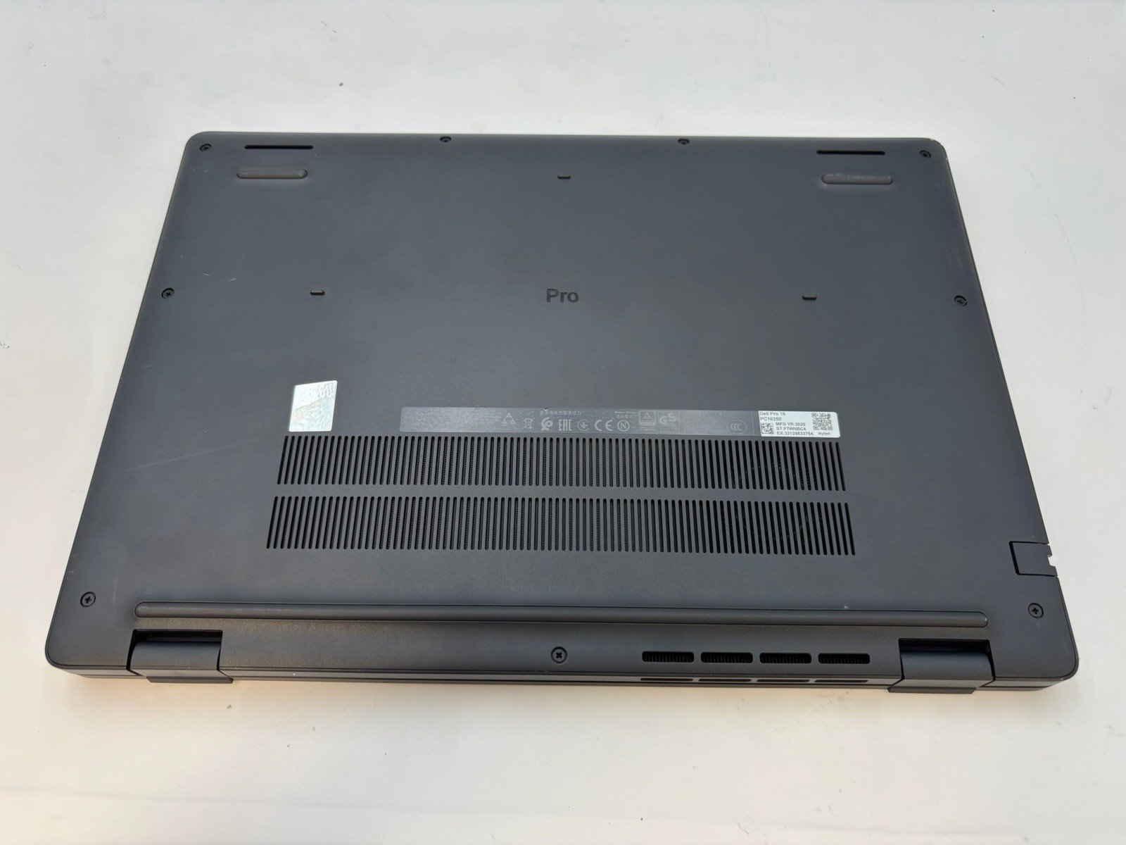 Dell Pro 16 PC16250 16″ 256 GB SSD 8 GB RAM Intel Core 3 100U Windows 11 Pro