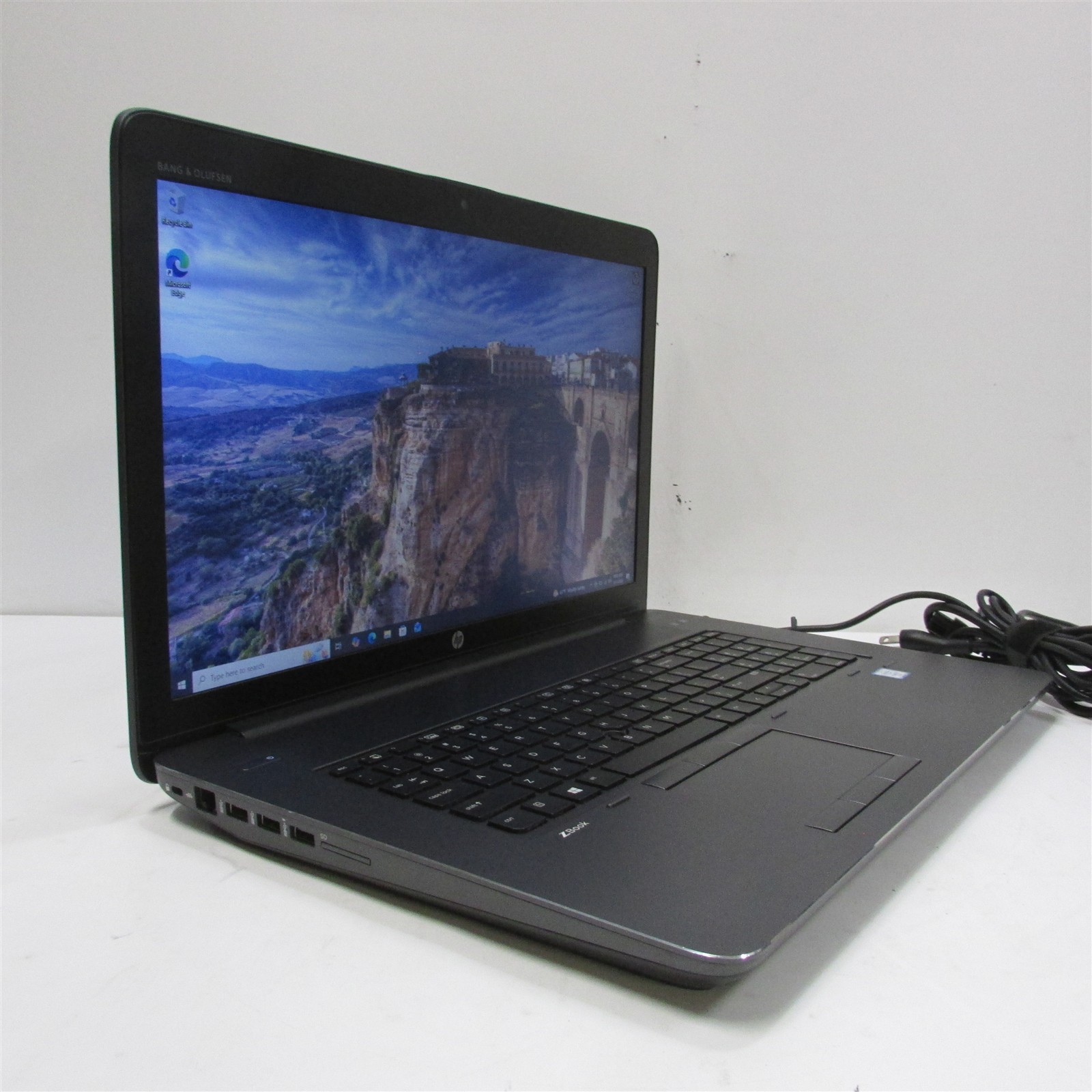 HP ZBook 17 G3 i7-6700HQ 2.6GHz 16GB RAM 512GB m.2 17″ Windows 10 Pro NO BAT
