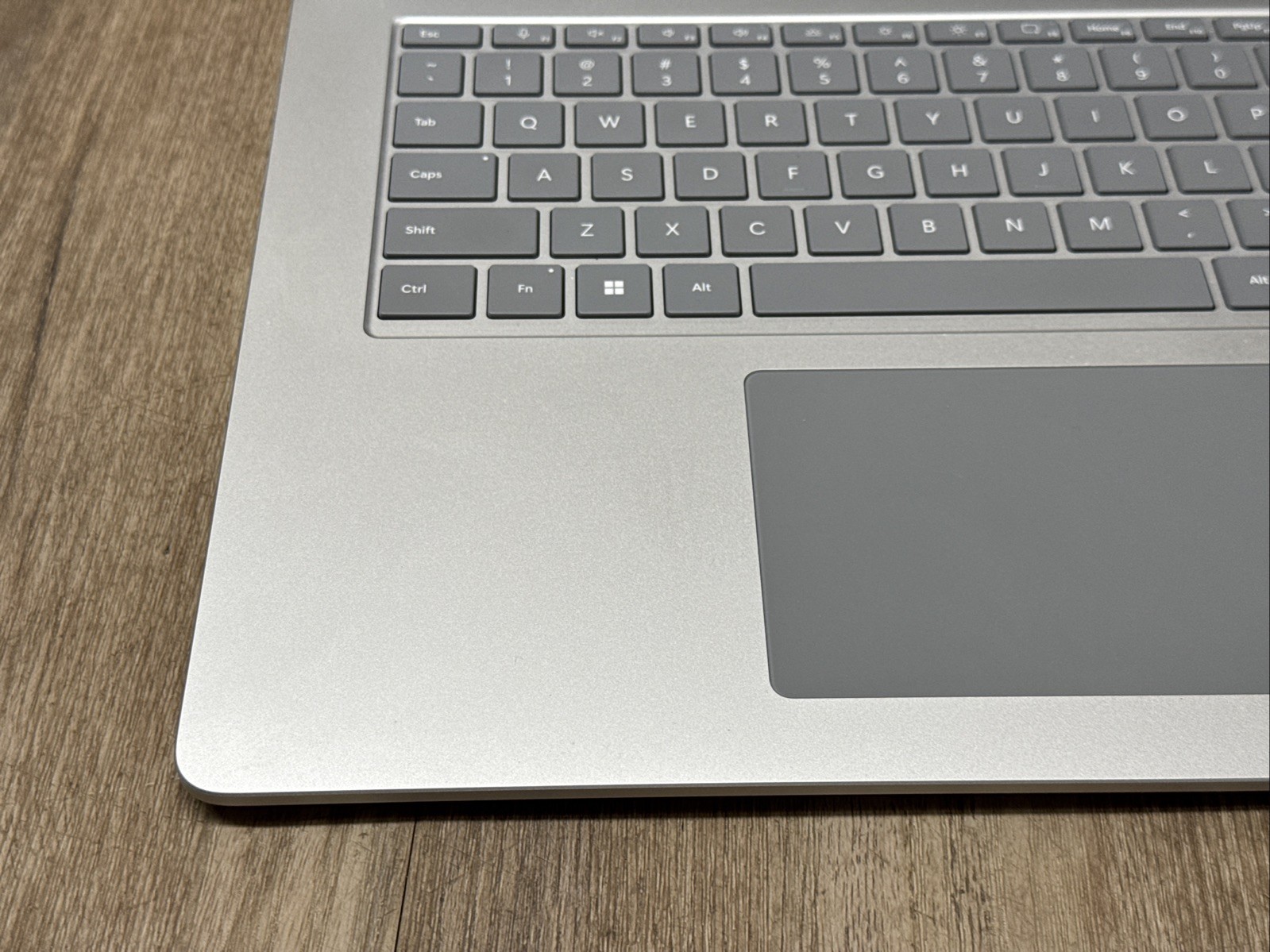 Microsoft Surface Laptop 7 2037 13.8″ Snapdragon X 3.4GHz 16GB RAM 512GB SSD
